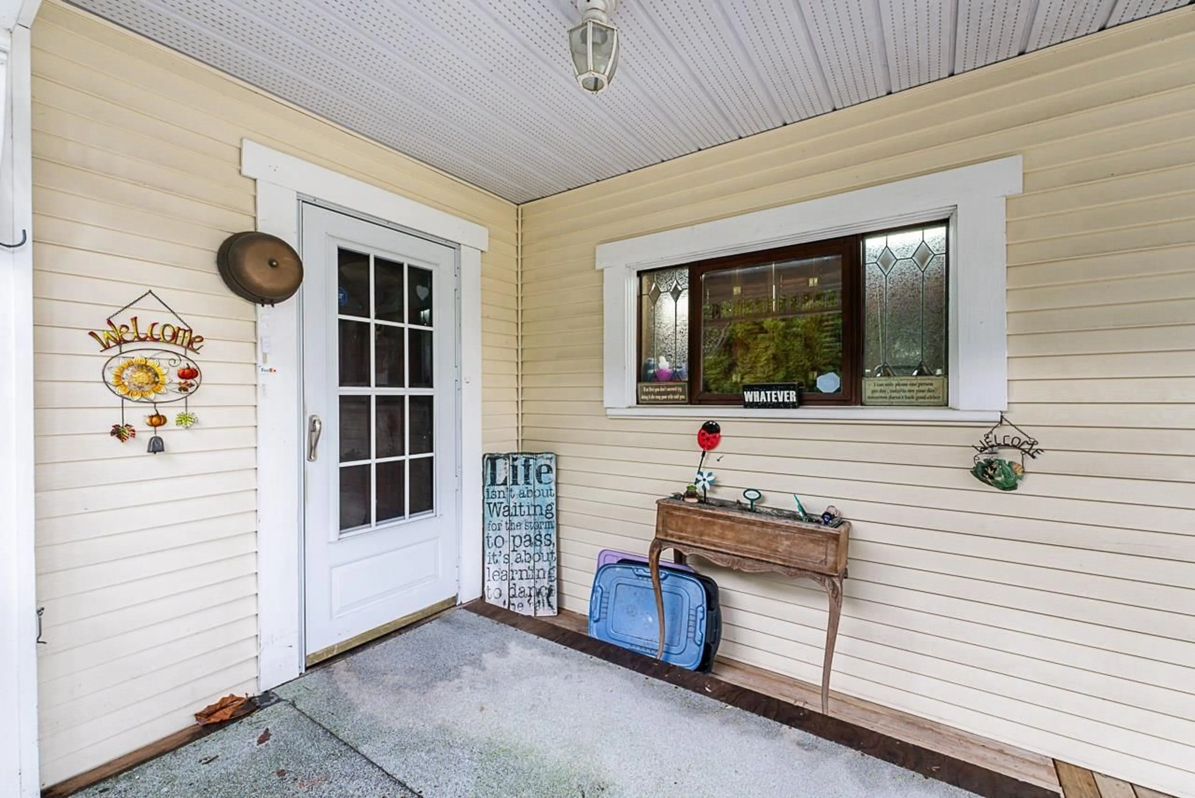 Indoor entryway for 11096 92A AVENUE, Delta British Columbia V4C3L8