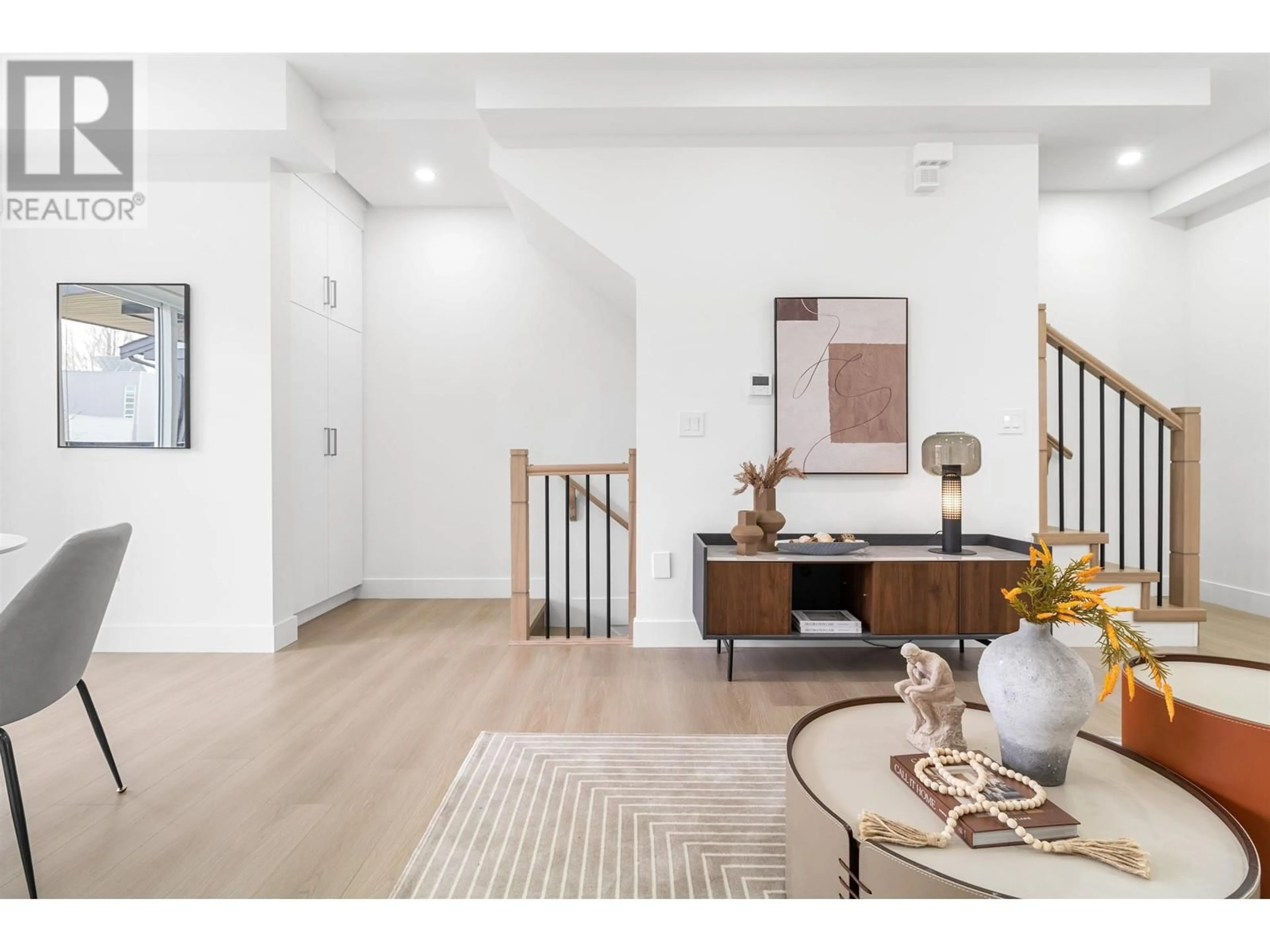 Indoor entryway for 1 - 22551 WESTMINSTER HIGHWAY, Richmond British Columbia V6V1B6