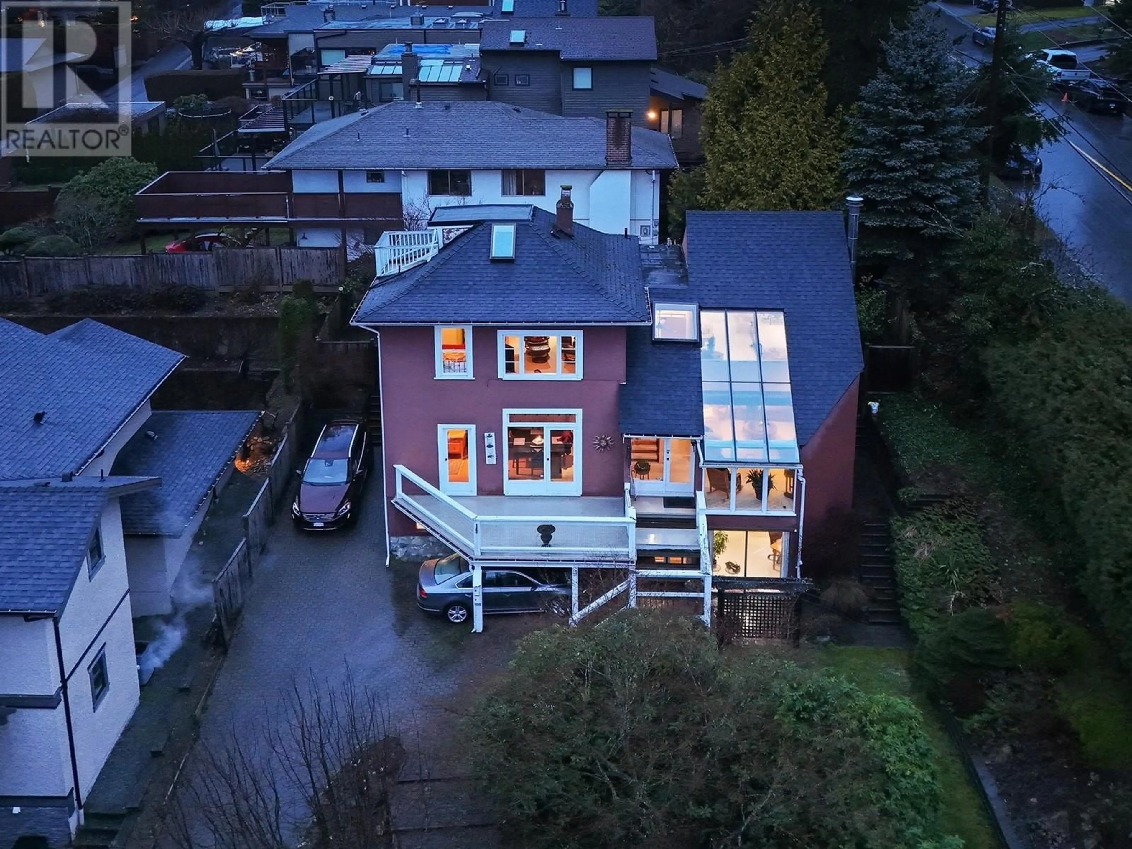 A pic from outside/outdoor area/front of a property/back of a property/a pic from drone, unknown for 194 E OSBORNE ROAD, North Vancouver British Columbia V7N1L9