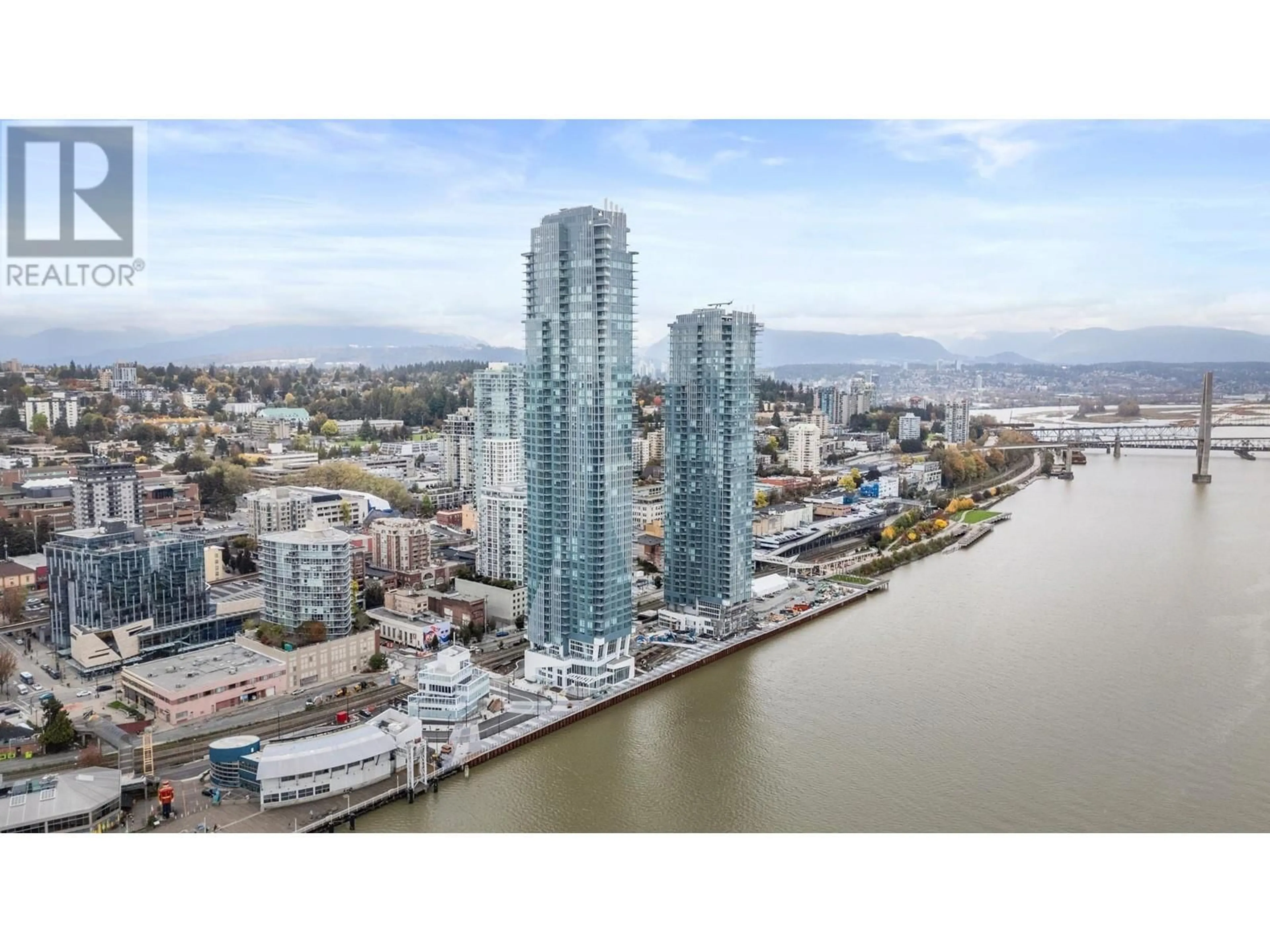 A pic from outside/outdoor area/front of a property/back of a property/a pic from drone, water/lake/river/ocean view for 1407 680 QUAYSIDE DRIVE, New Westminster British Columbia V3M0P2