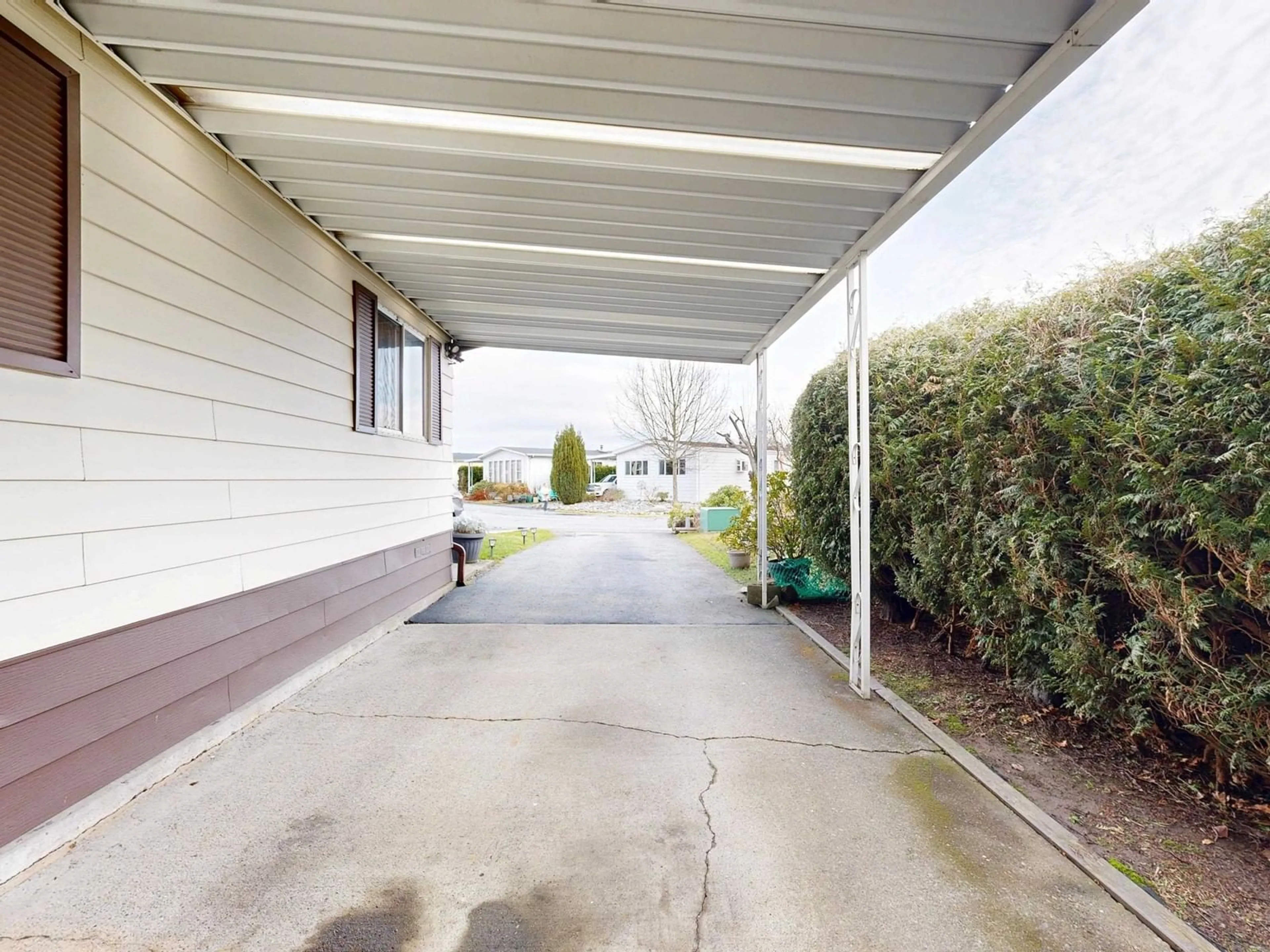 Indoor garage for 5 - 2303 CRANLEY, Surrey British Columbia V4A8W9