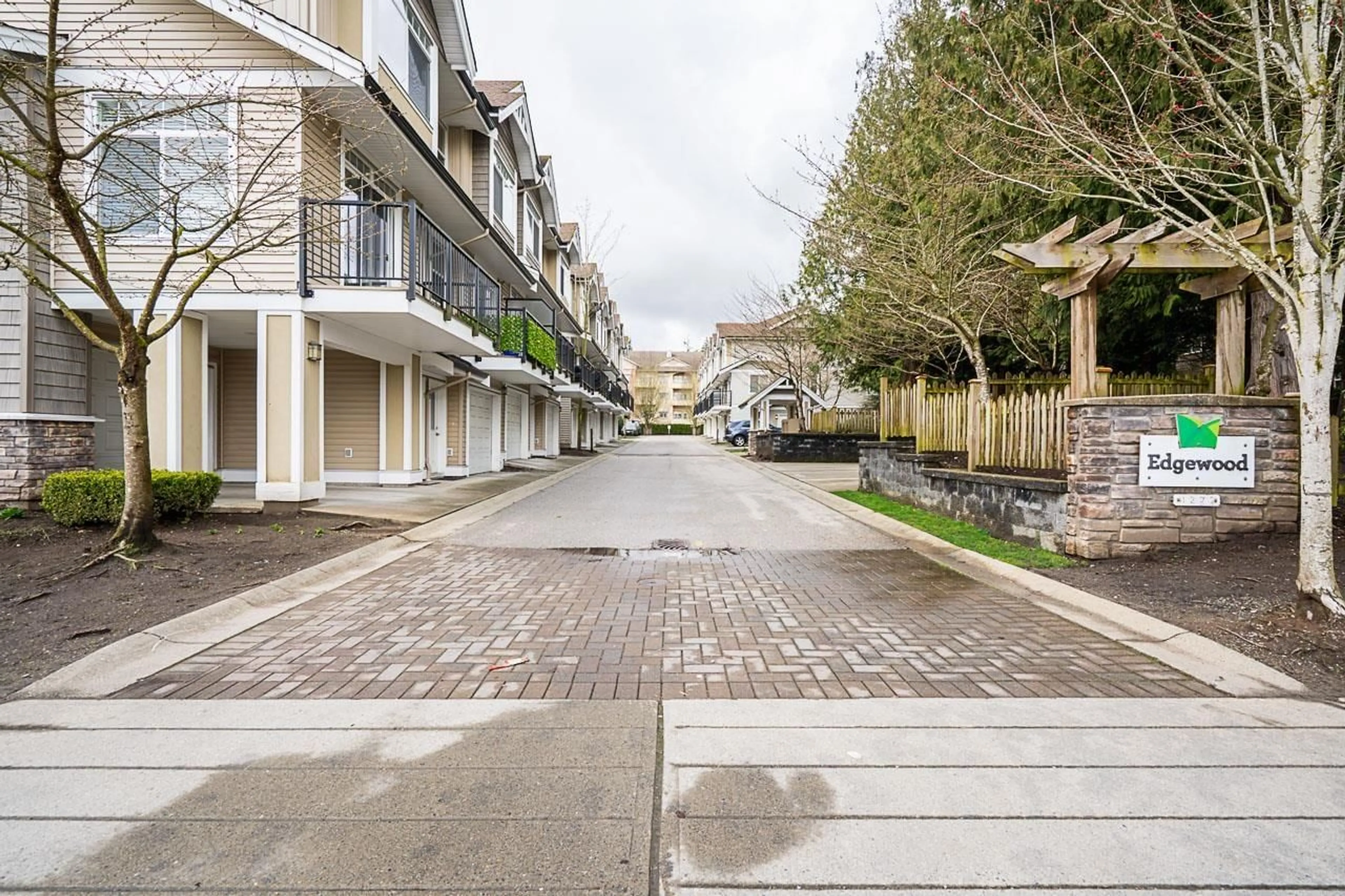 Patio, street for 32 8277 161 STREET, Surrey British Columbia V4N0M9