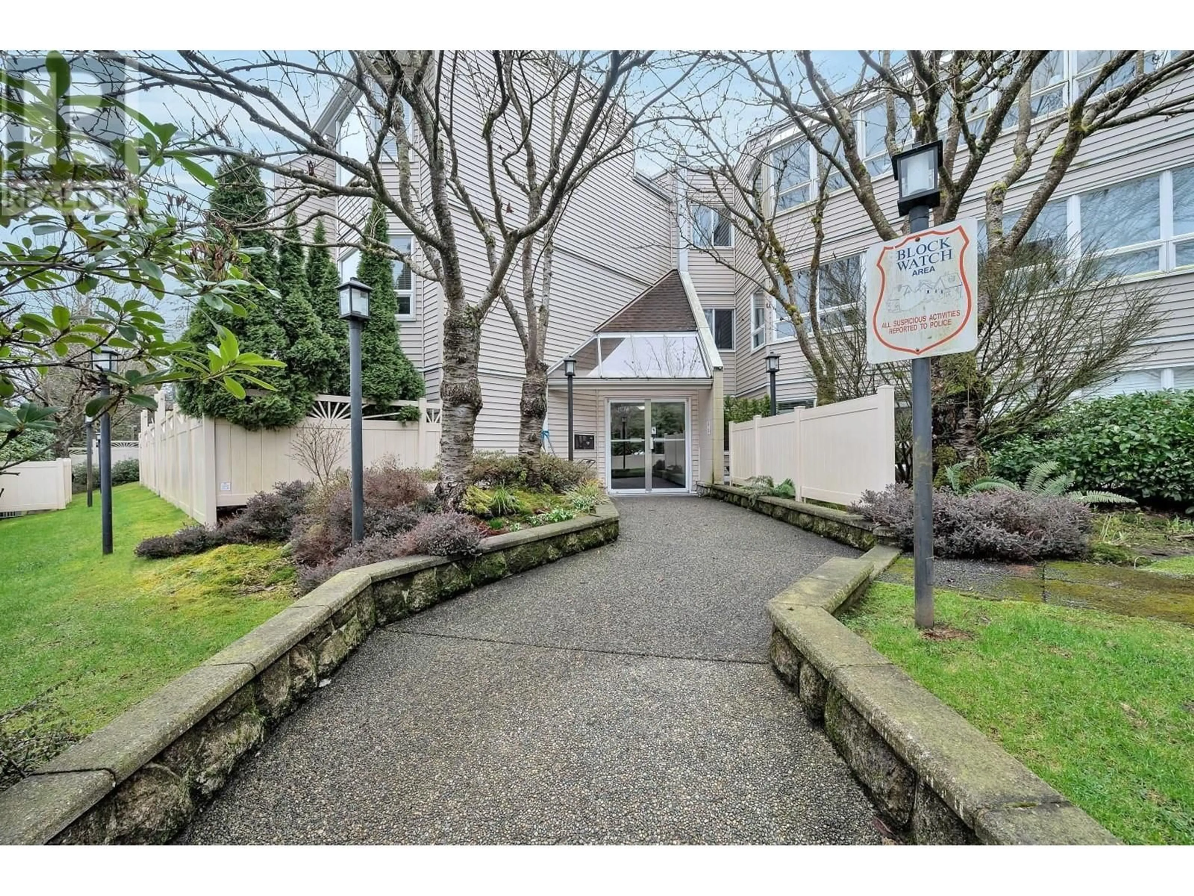 Indoor foyer for 308 1155 ROSS ROAD, North Vancouver British Columbia V7K1C6