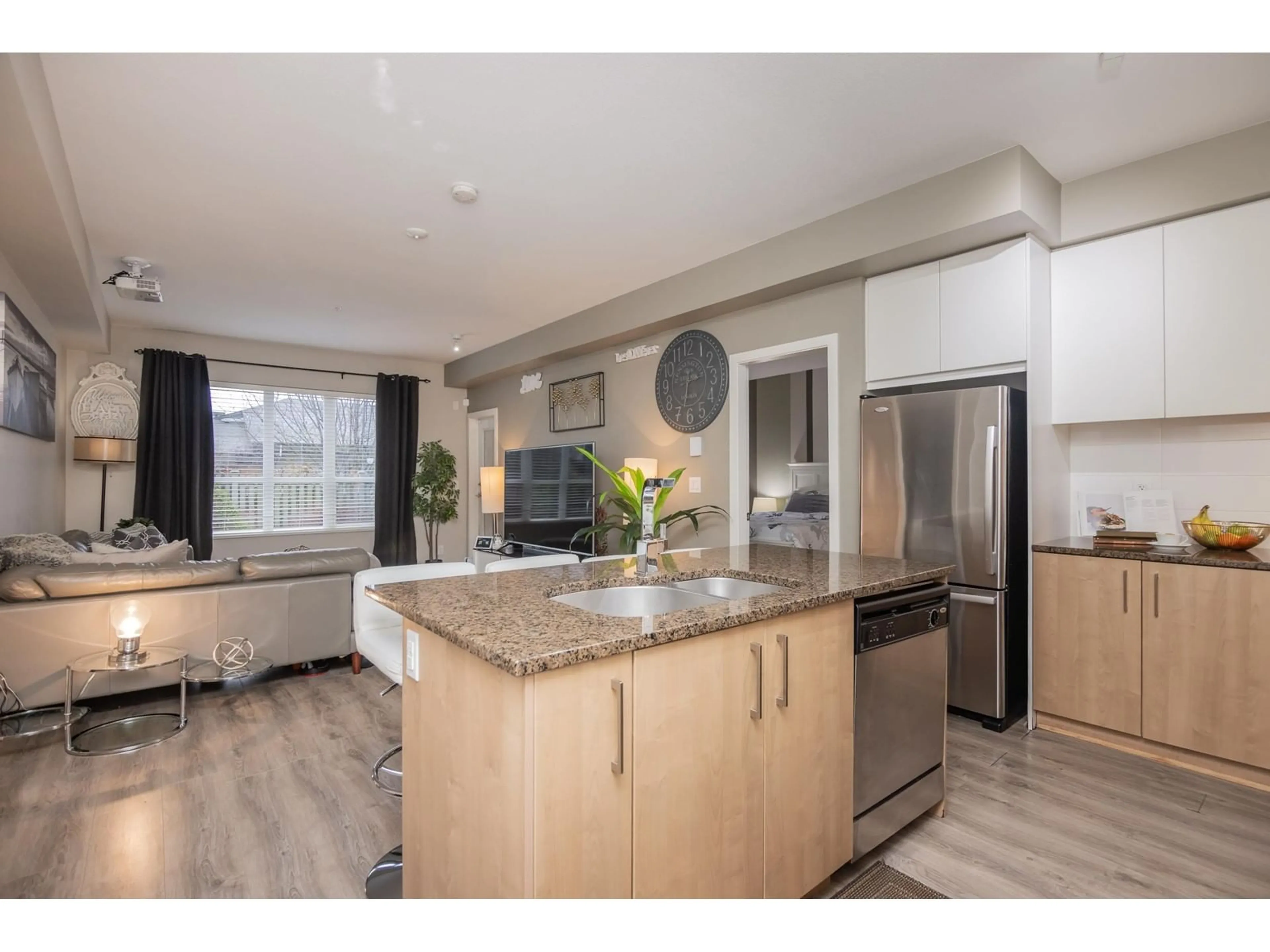 Open concept kitchen, unknown for 109 - 6450 194, Surrey British Columbia V4N6J8