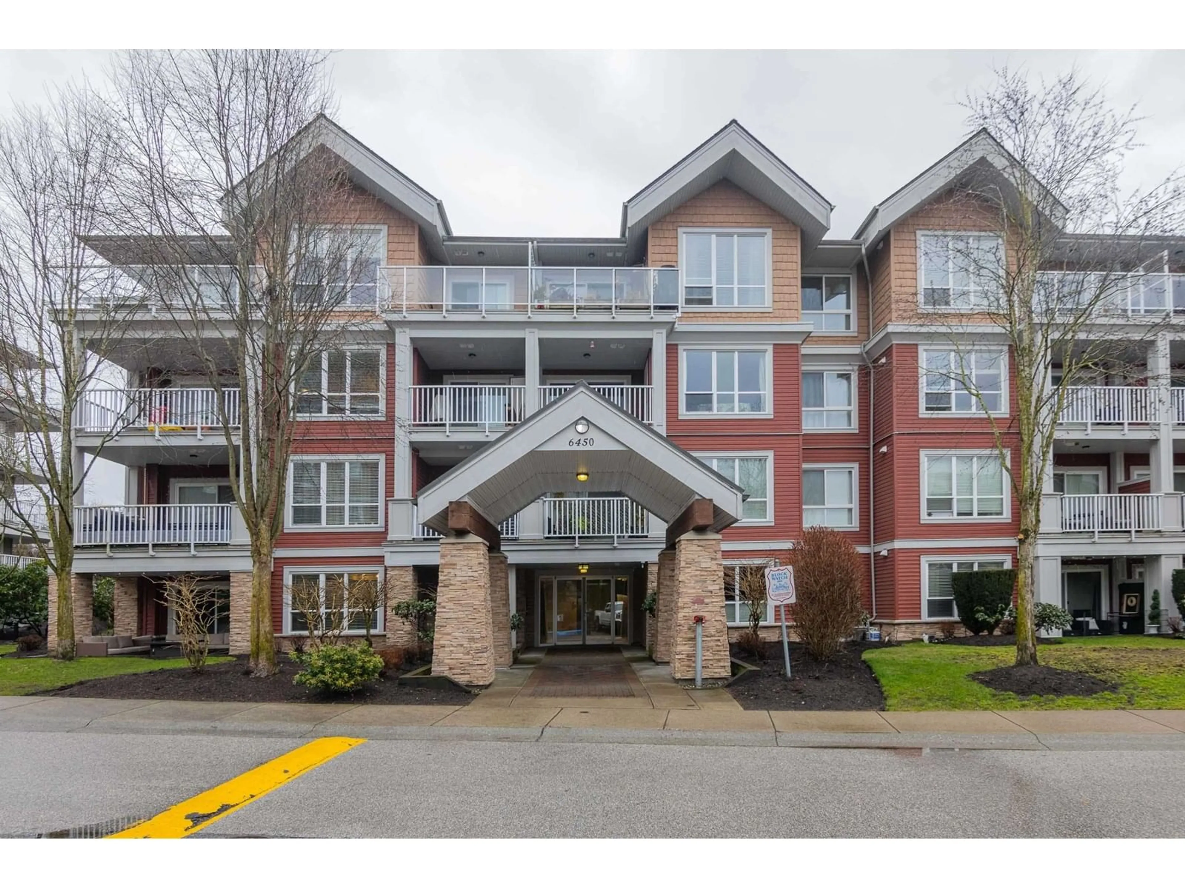 Indoor foyer for 109 6450 194 STREET, Surrey British Columbia V4N6J8