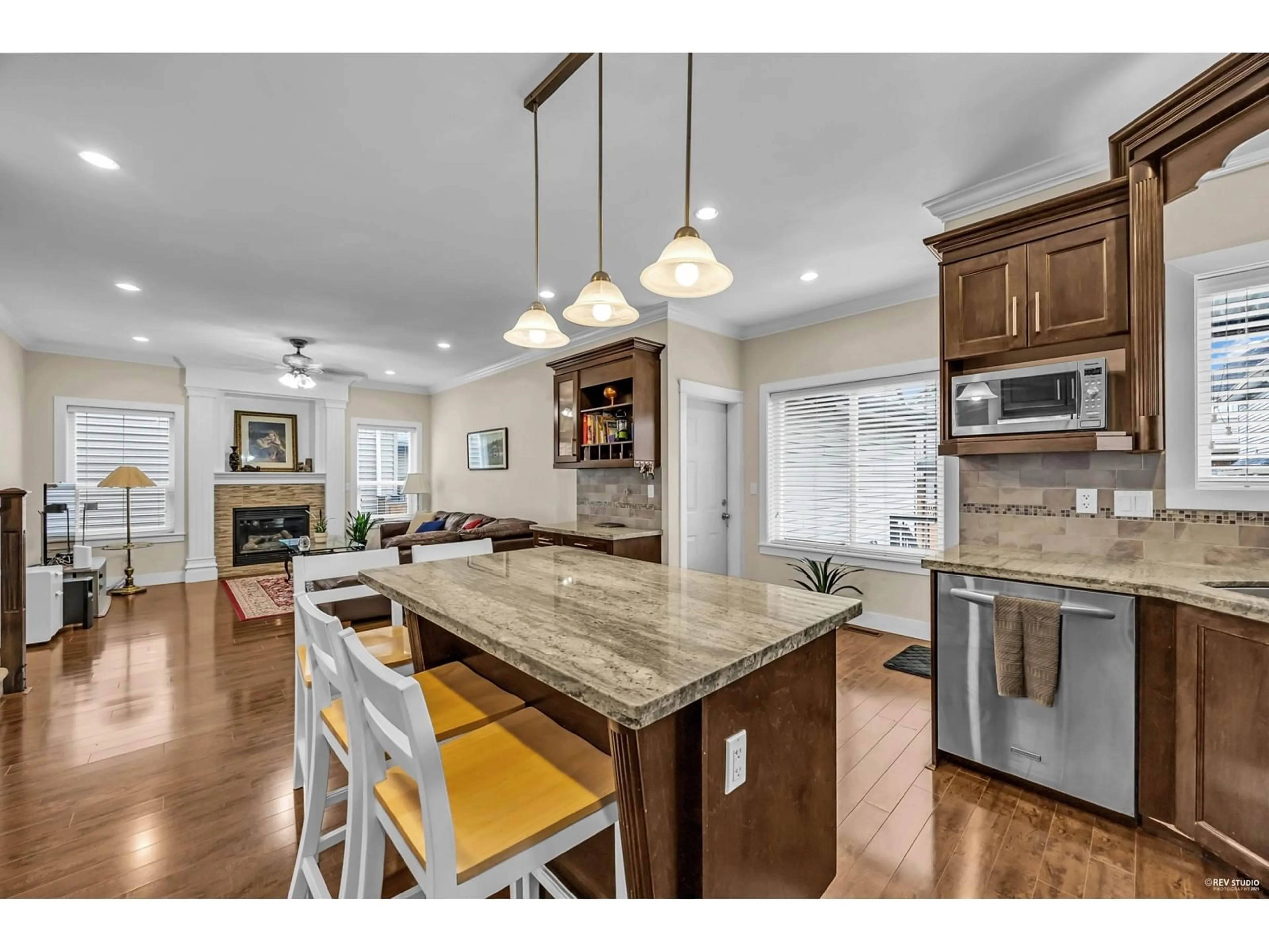 Open concept kitchen, unknown for 19338 72A AVENUE, Surrey British Columbia V4N5X9