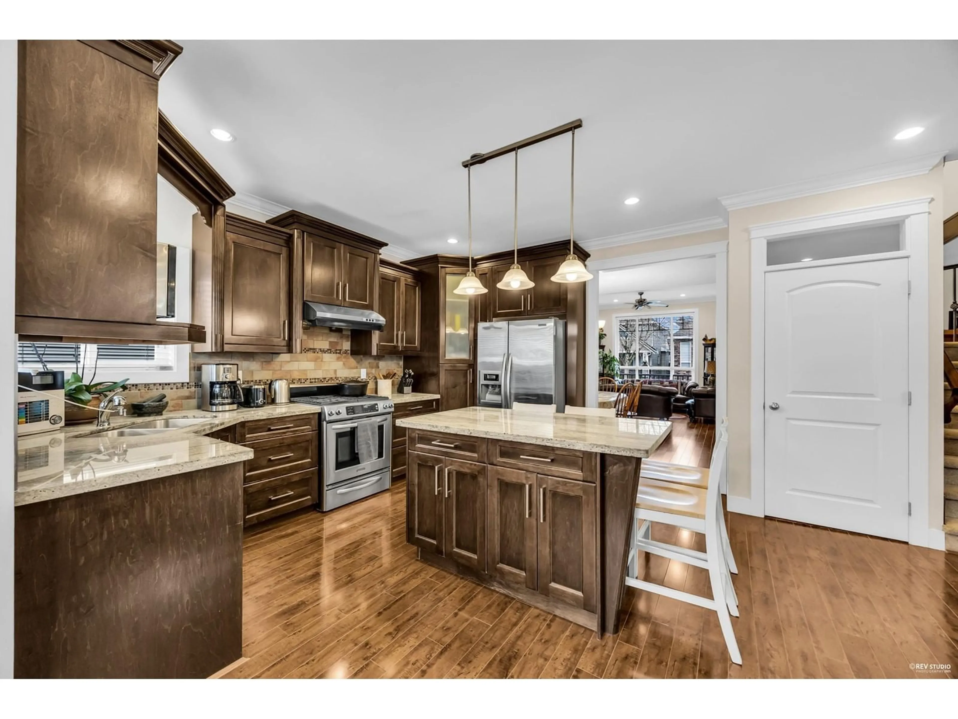 Open concept kitchen, unknown for 19338 72A AVENUE, Surrey British Columbia V4N5X9