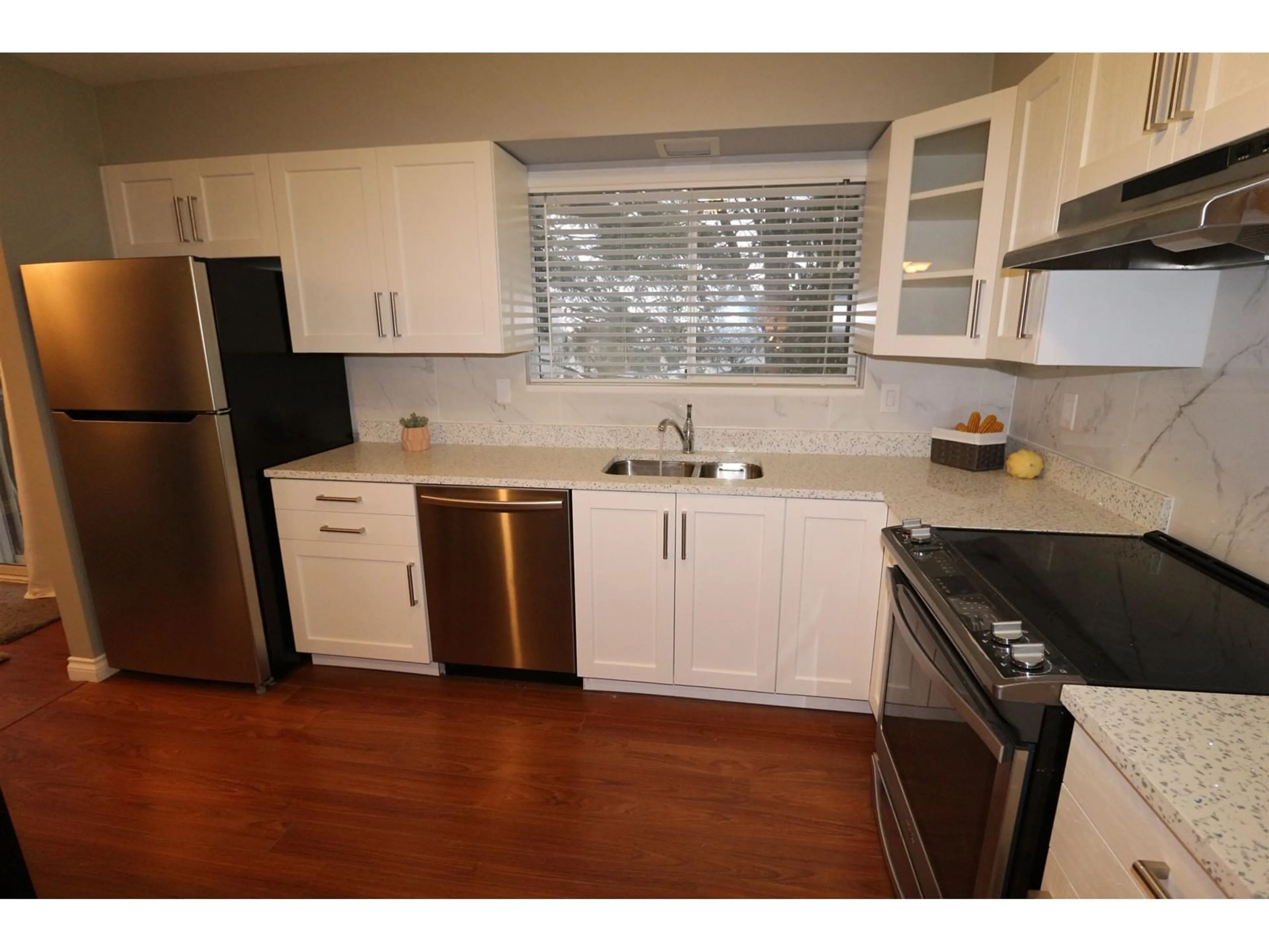 Standard kitchen, wood/laminate floor for 32724 MCRAE AVENUE, Mission British Columbia V2V2L9