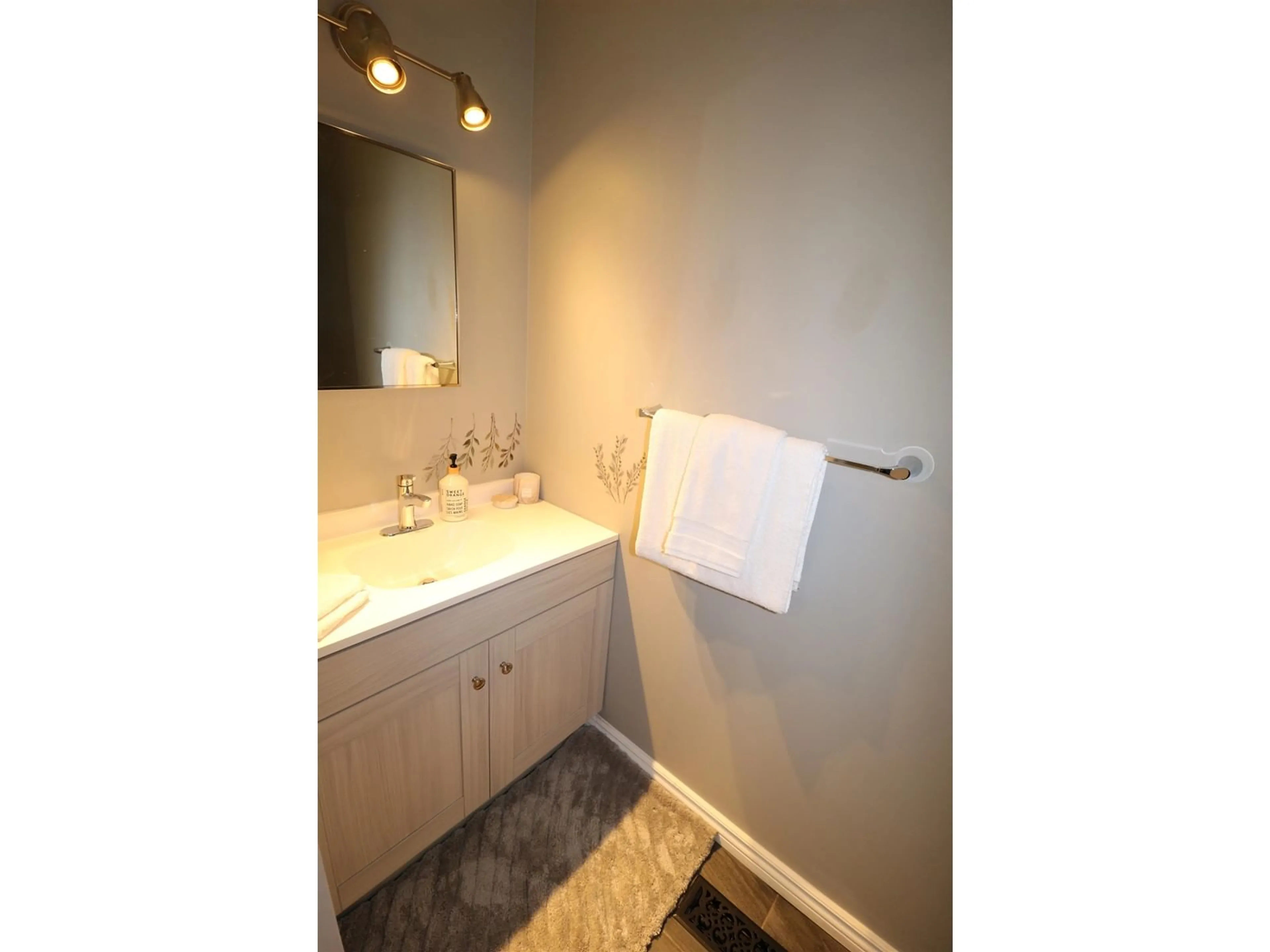 Standard bathroom, unknown for 32724 MCRAE AVENUE, Mission British Columbia V2V2L9