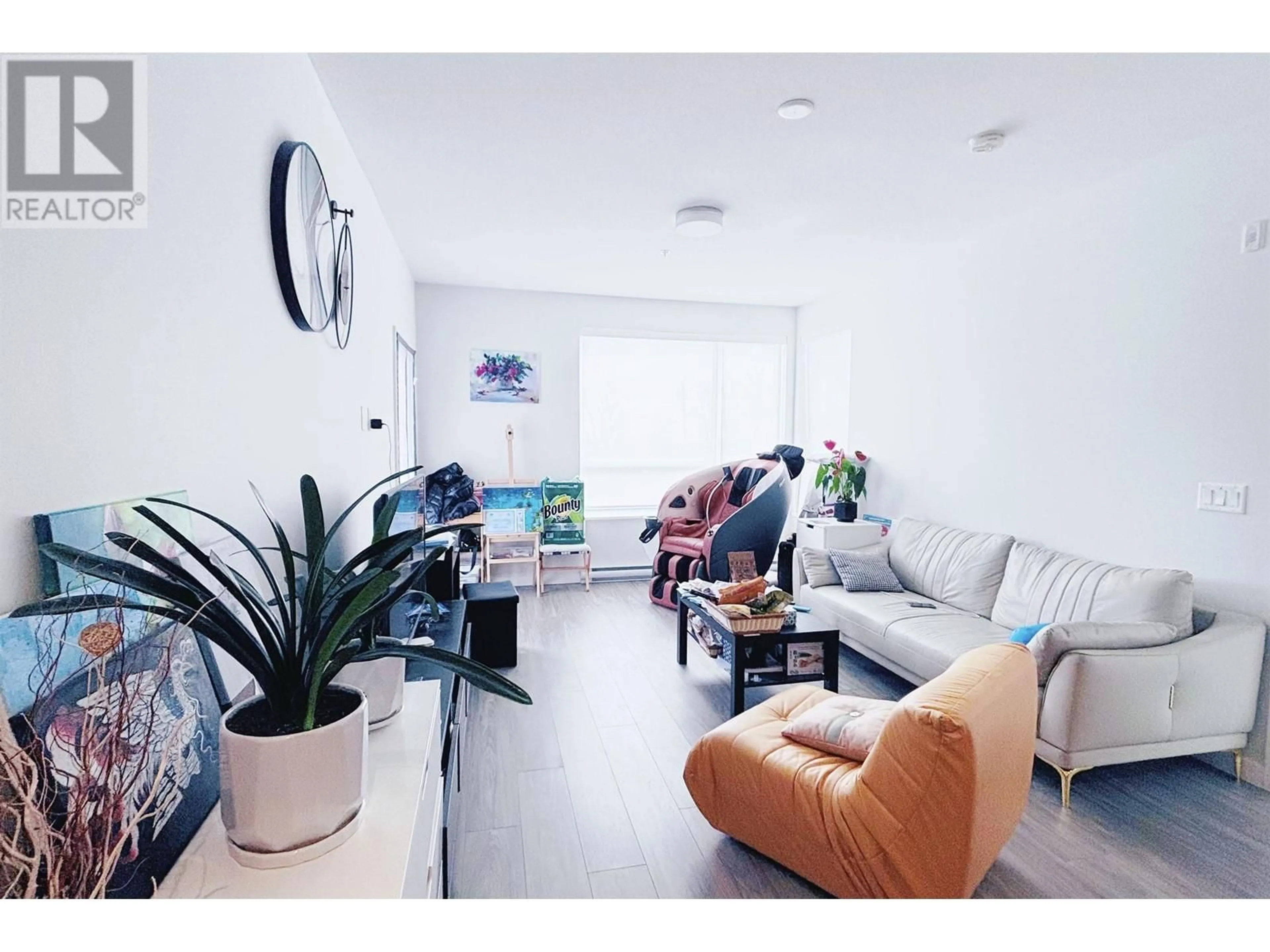 Living room with furniture, unknown for 411 - 6438 BYRNEPARK DRIVE, Burnaby British Columbia V3N0J1