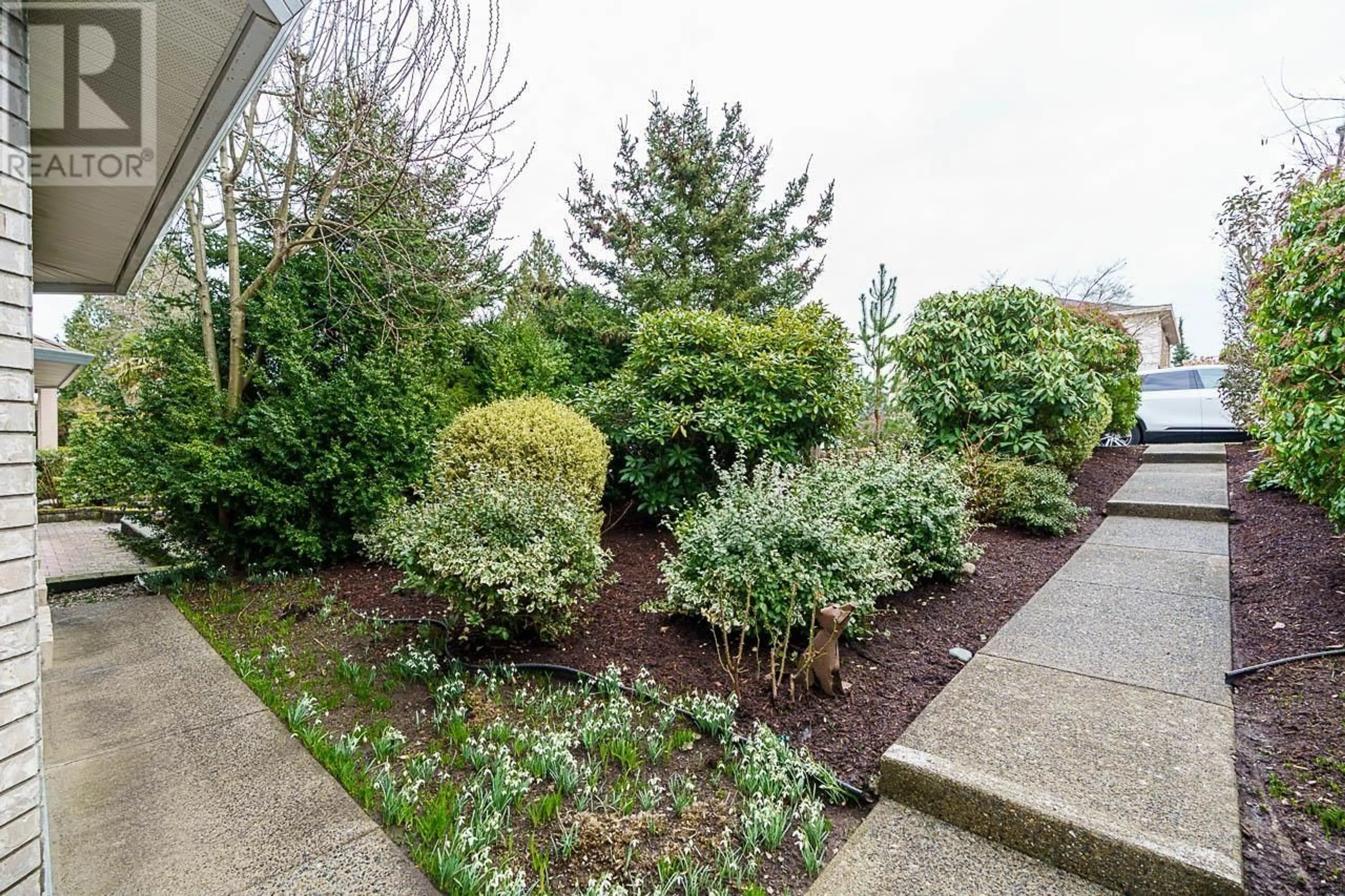 Patio, street for 6075 BURNS STREET, Burnaby British Columbia V5H1X3