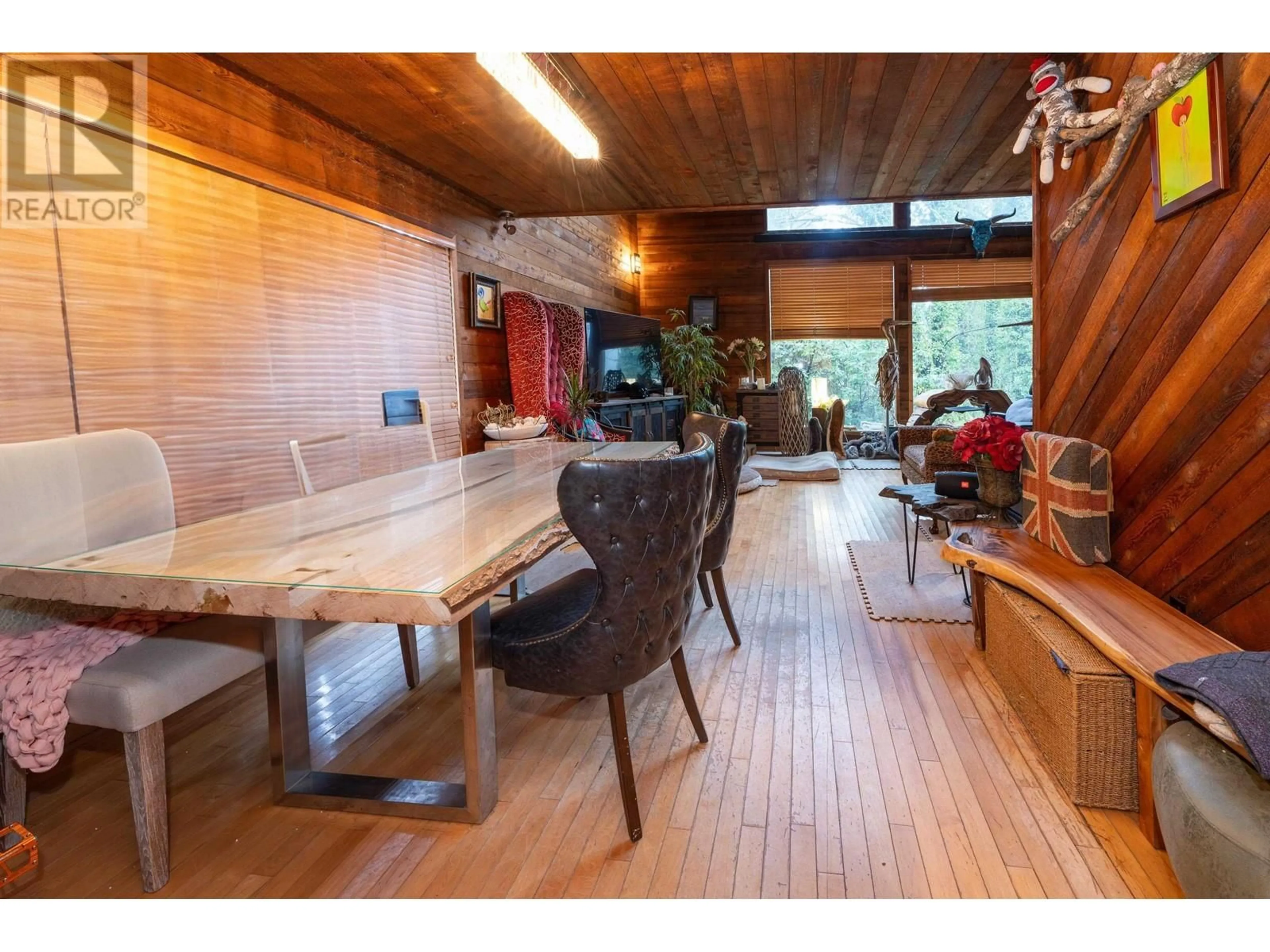 Dining room, wood/laminate floor for 24640 110 AVENUE, Maple Ridge British Columbia V2W1G7