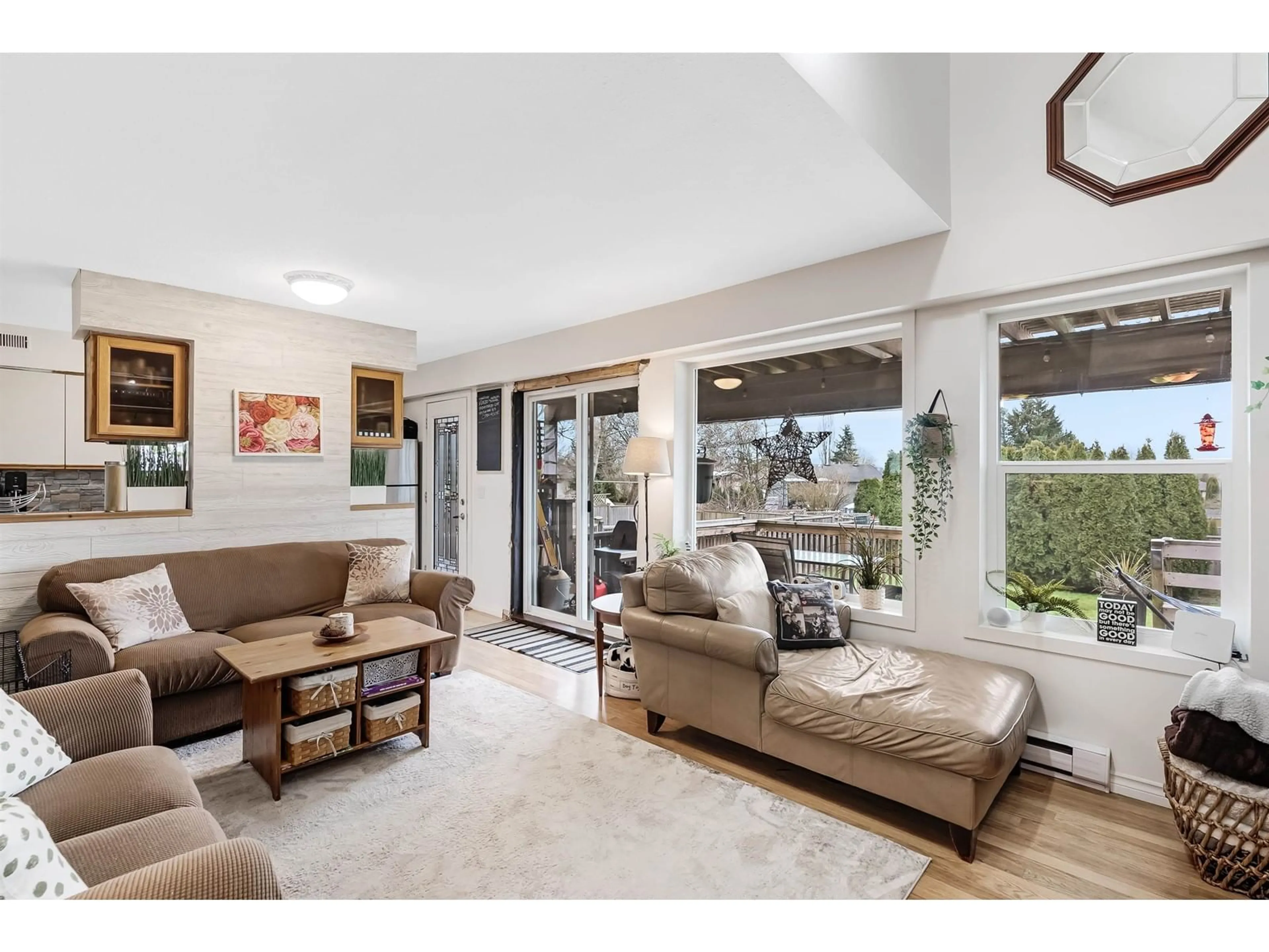 Living room with furniture, unknown for 19936 68, Langley British Columbia V2Y1H8