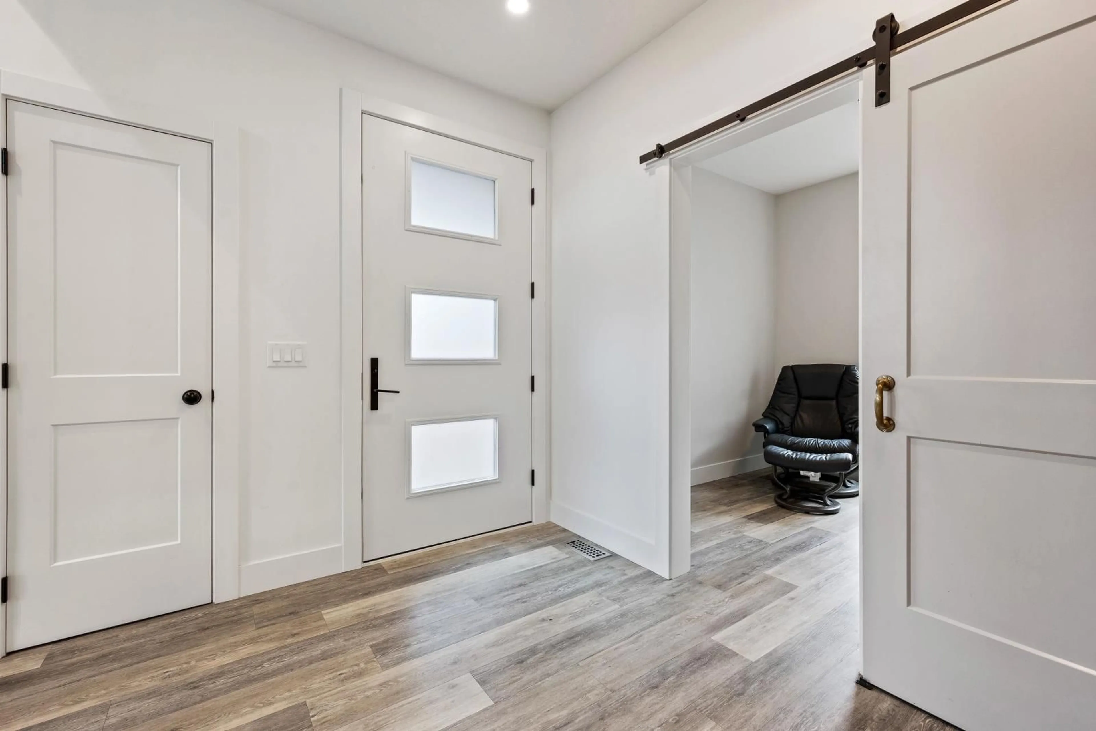 Indoor entryway for 45926 BIRDIE PLACE|Sardis South, Chilliwack British Columbia V2R0Z8