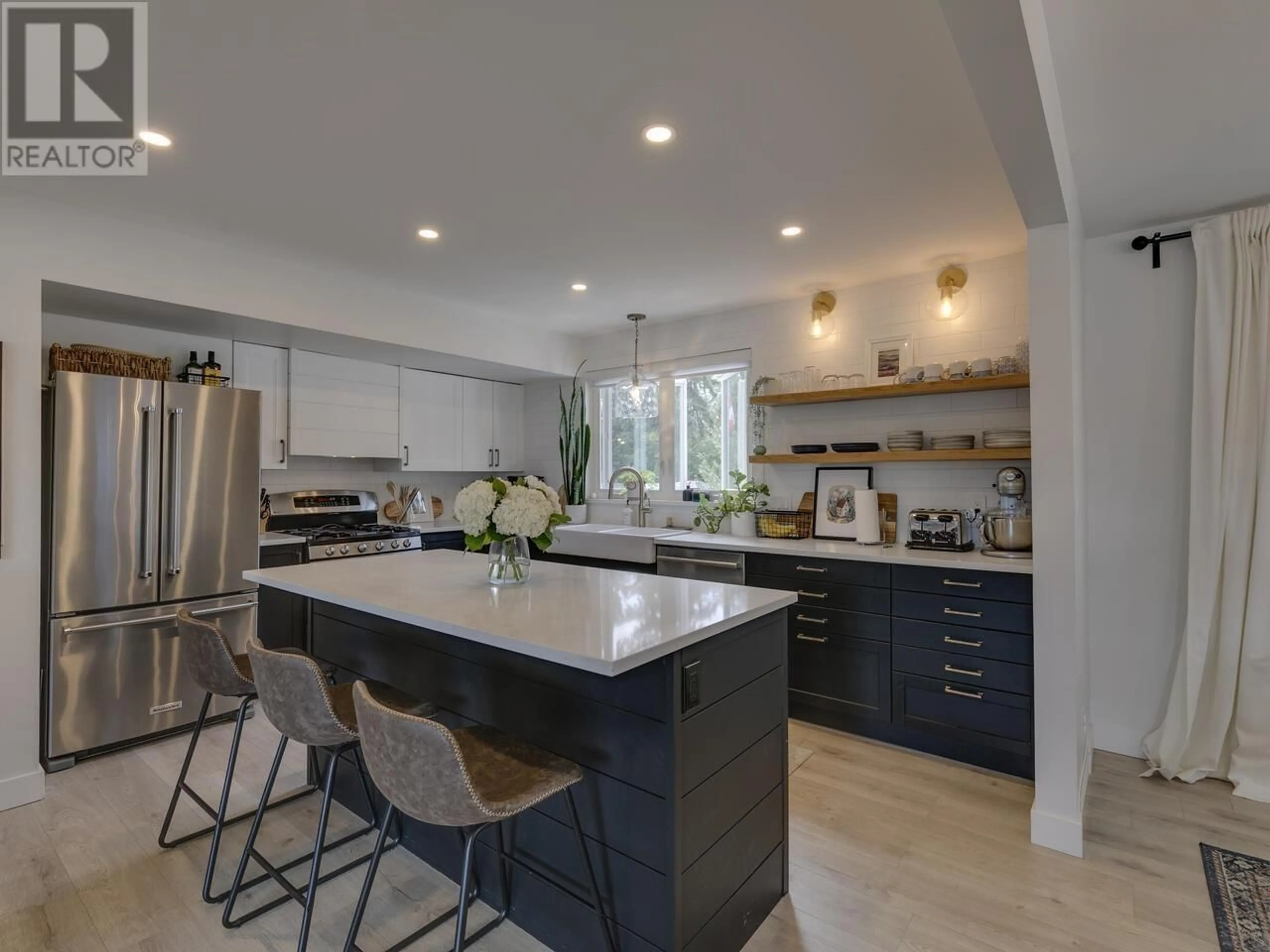 Open concept kitchen, ceramic/tile floor for 11823 STEPHENS STREET, Maple Ridge British Columbia V2X6S2