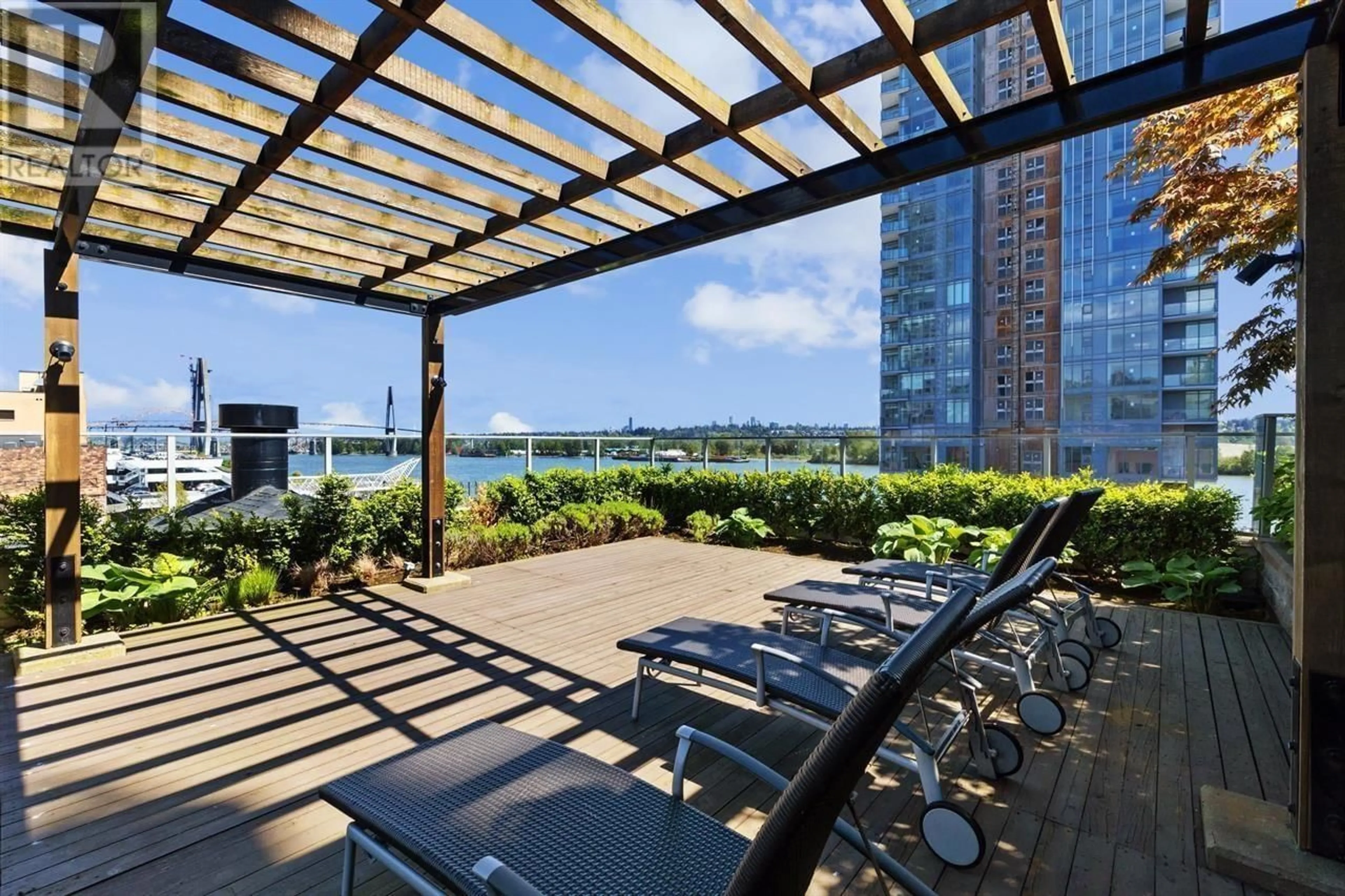 Patio, water/lake/river/ocean view for 1401 - 668 COLUMBIA STREET, New Westminster British Columbia V3M1A9