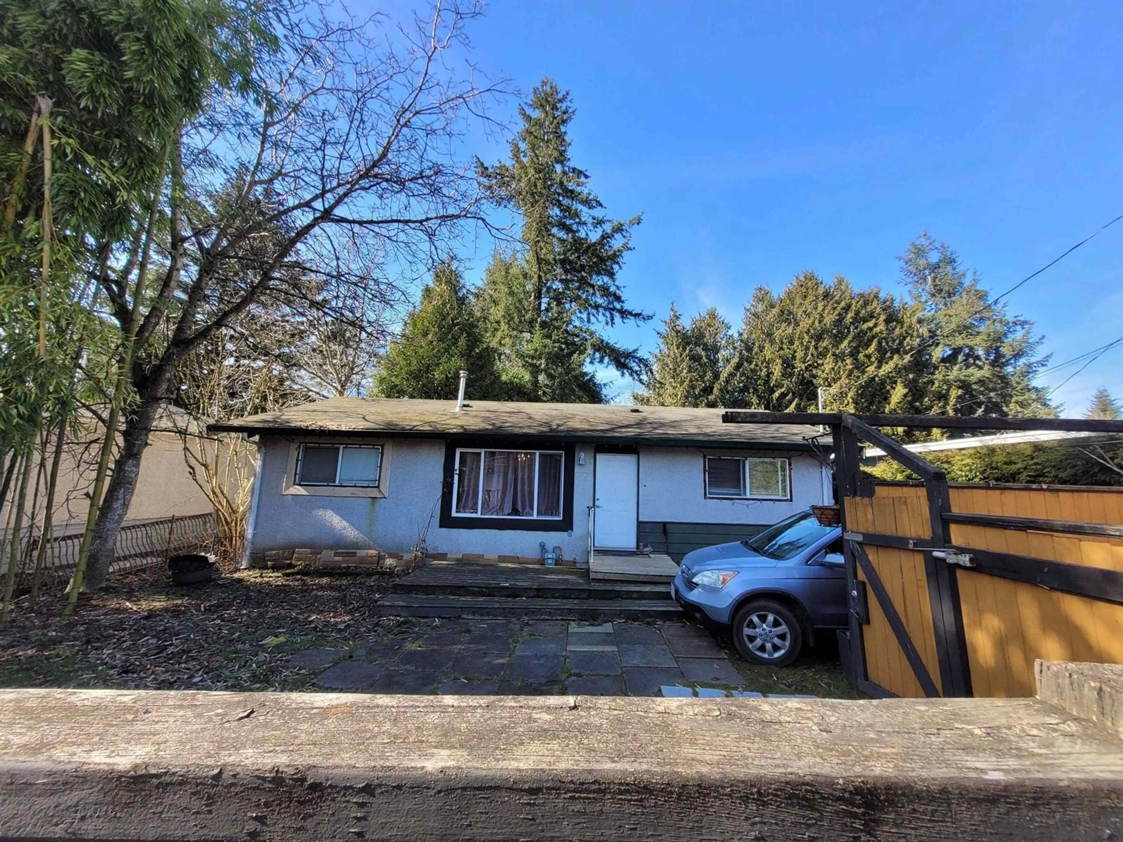 A pic from outside/outdoor area/front of a property/back of a property/a pic from drone, street for 10577 138A STREET, Surrey British Columbia V3T4L2