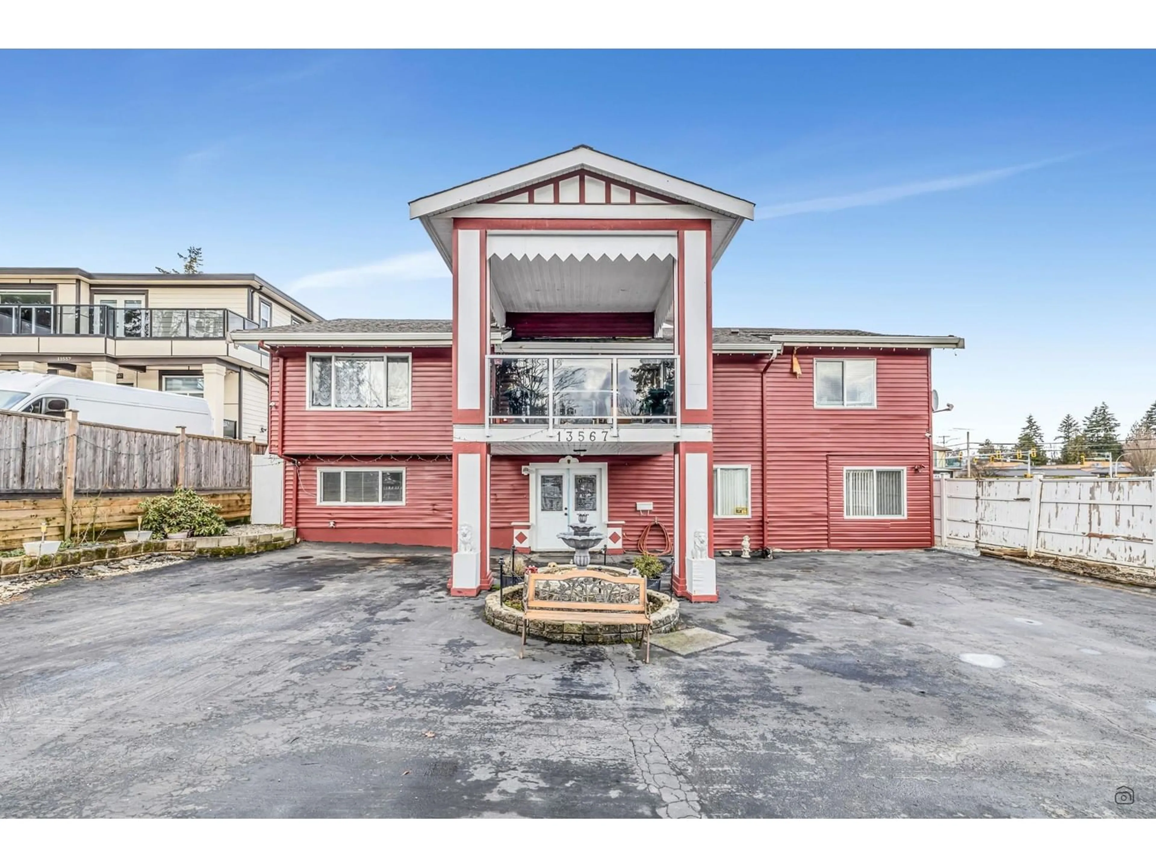 Indoor foyer for 13567 67A, Surrey British Columbia V3W2C1