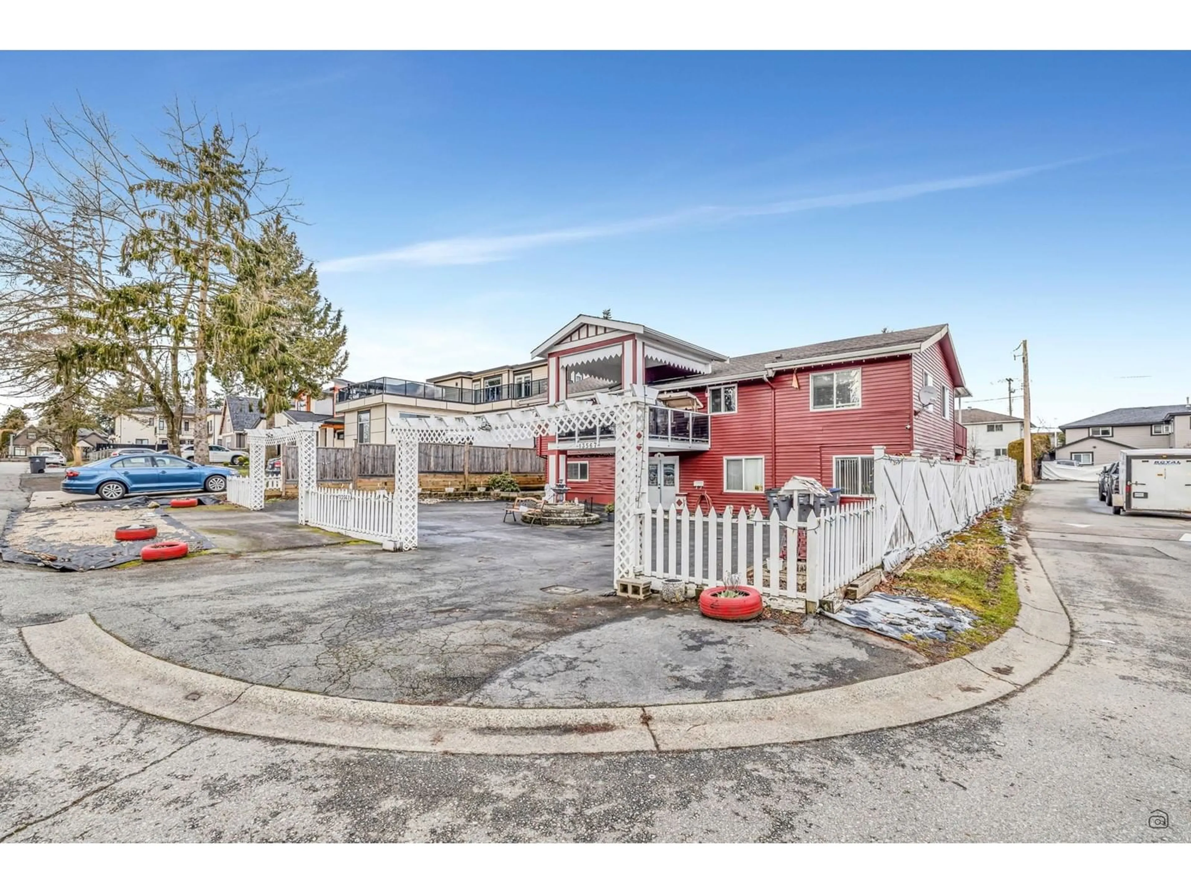 A pic from outside/outdoor area/front of a property/back of a property/a pic from drone, street for 13567 67A, Surrey British Columbia V3W2C1