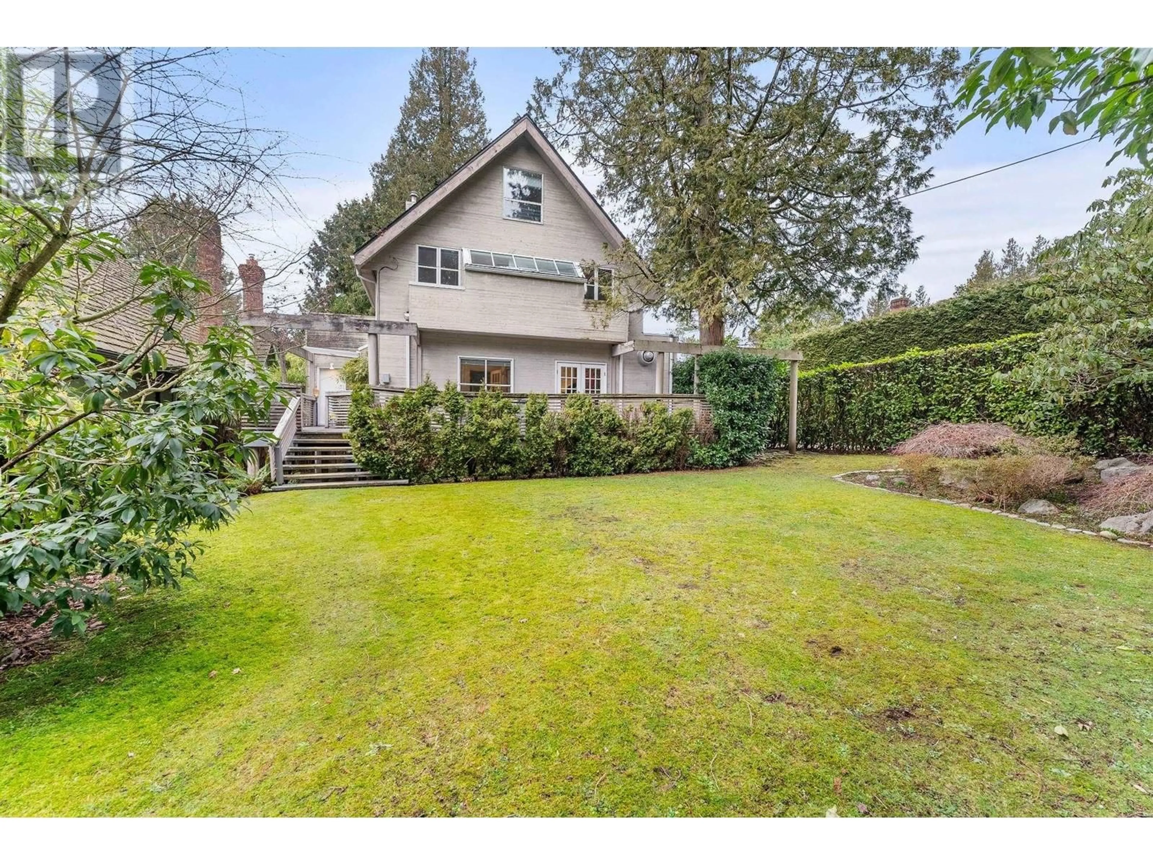 A pic from outside/outdoor area/front of a property/back of a property/a pic from drone, street for 2850 47TH AVENUE, Vancouver British Columbia V6N3N6