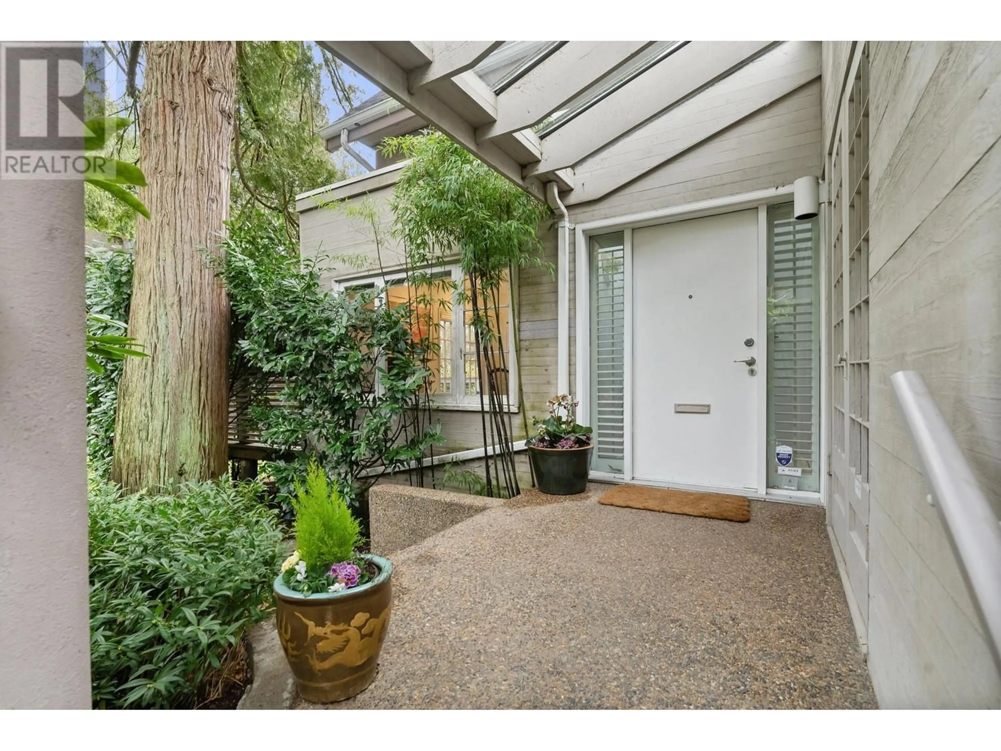 Indoor entryway for 2850 47TH AVENUE, Vancouver British Columbia V6N3N6