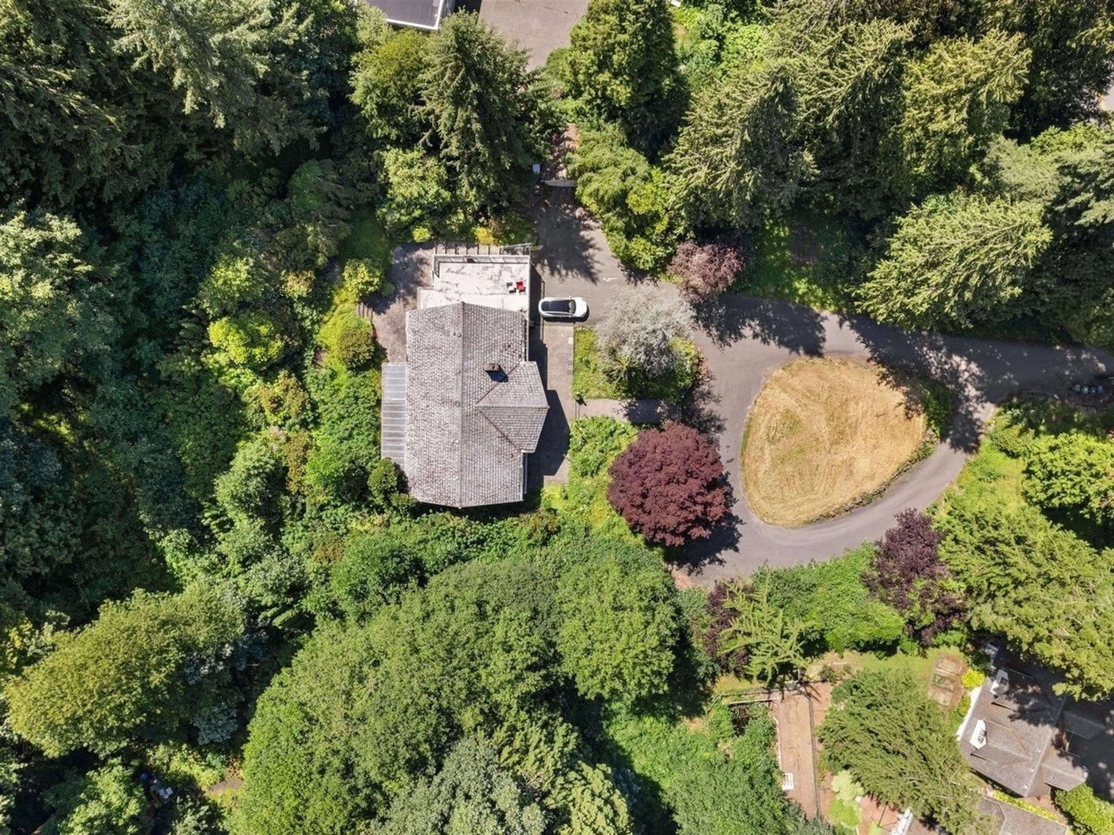 A pic from outside/outdoor area/front of a property/back of a property/a pic from drone, street for 13838 CRESCENT ROAD, Surrey British Columbia V4P1K8