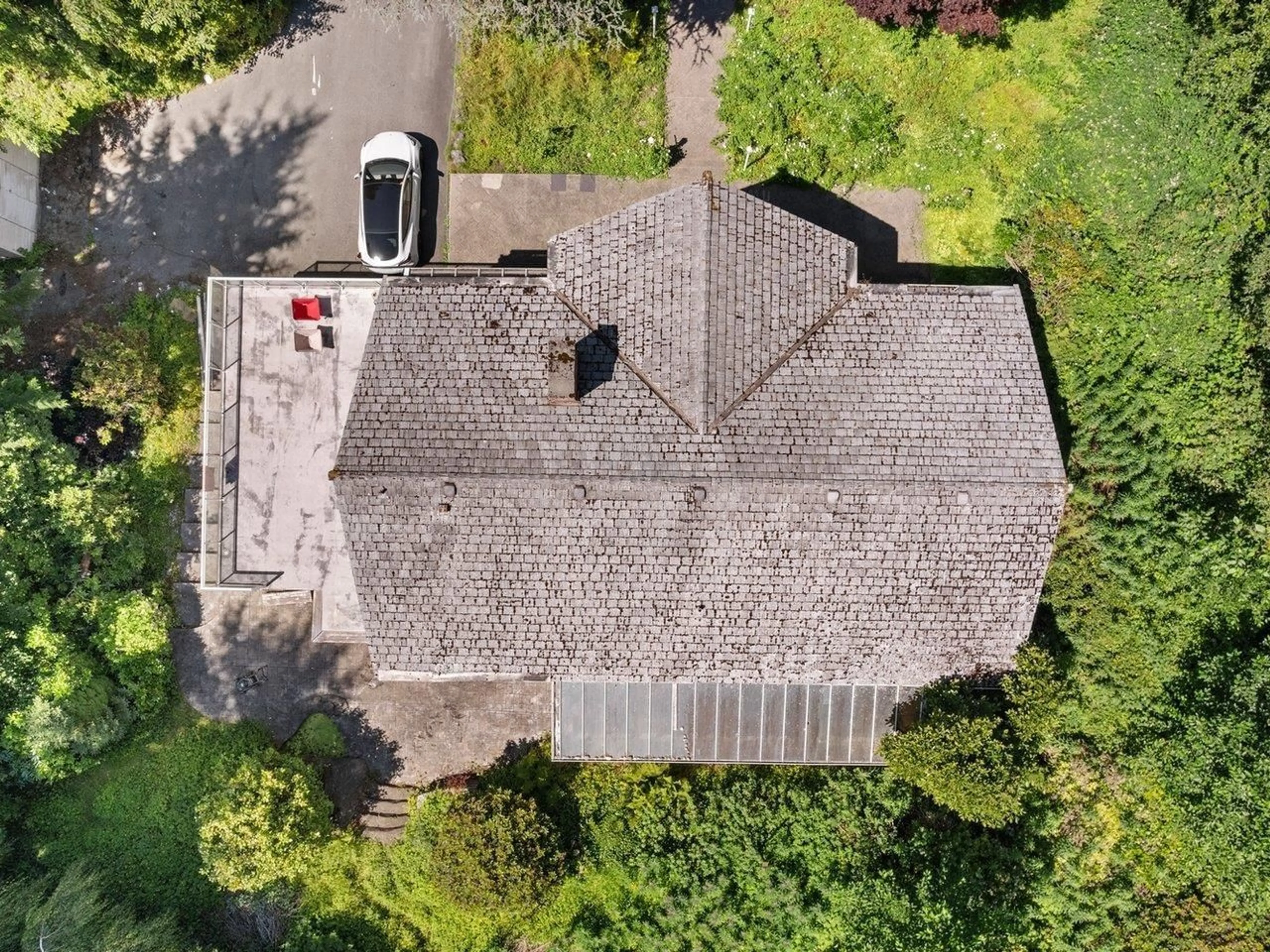 A pic from outside/outdoor area/front of a property/back of a property/a pic from drone, building for 13838 CRESCENT ROAD, Surrey British Columbia V4P1K8