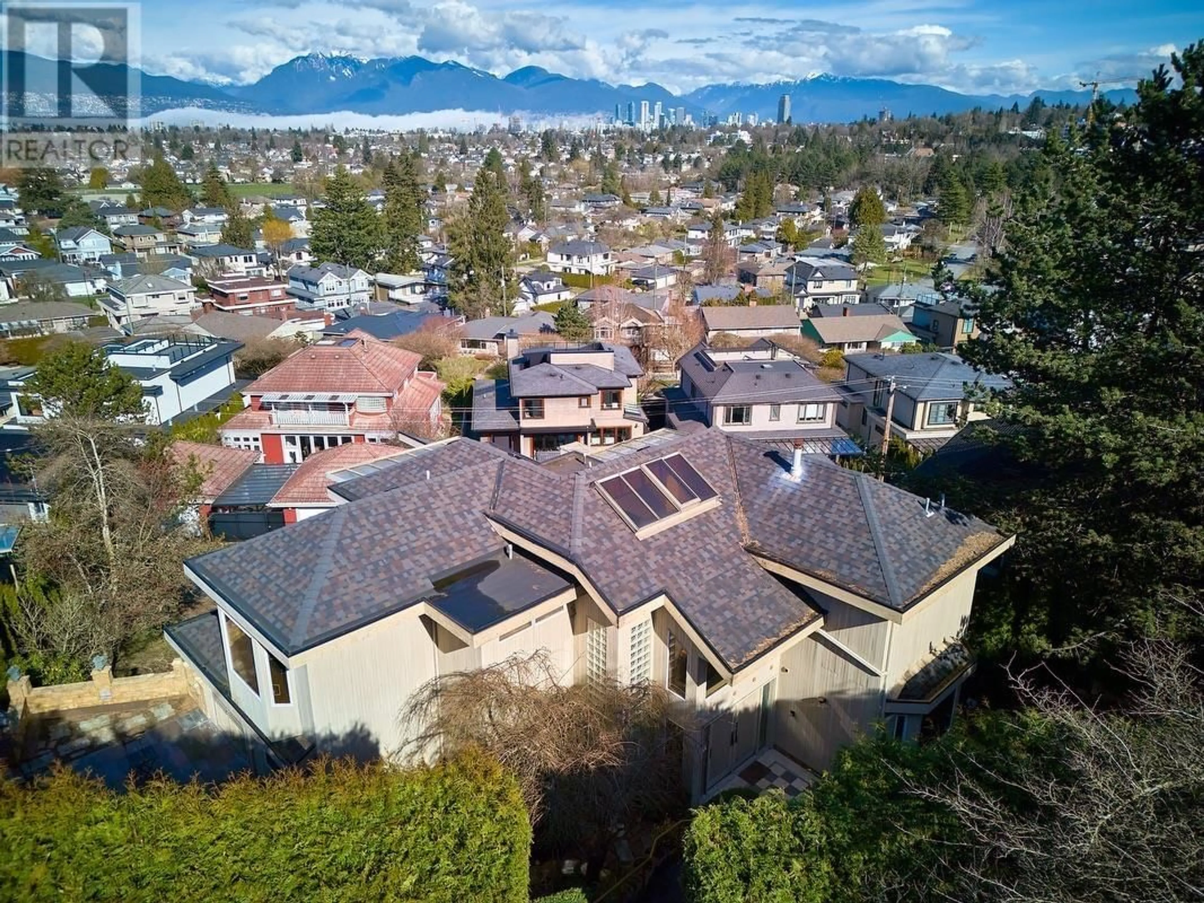 A pic from outside/outdoor area/front of a property/back of a property/a pic from drone, mountain view for 4628 PUGET DRIVE, Vancouver British Columbia V6L2V8