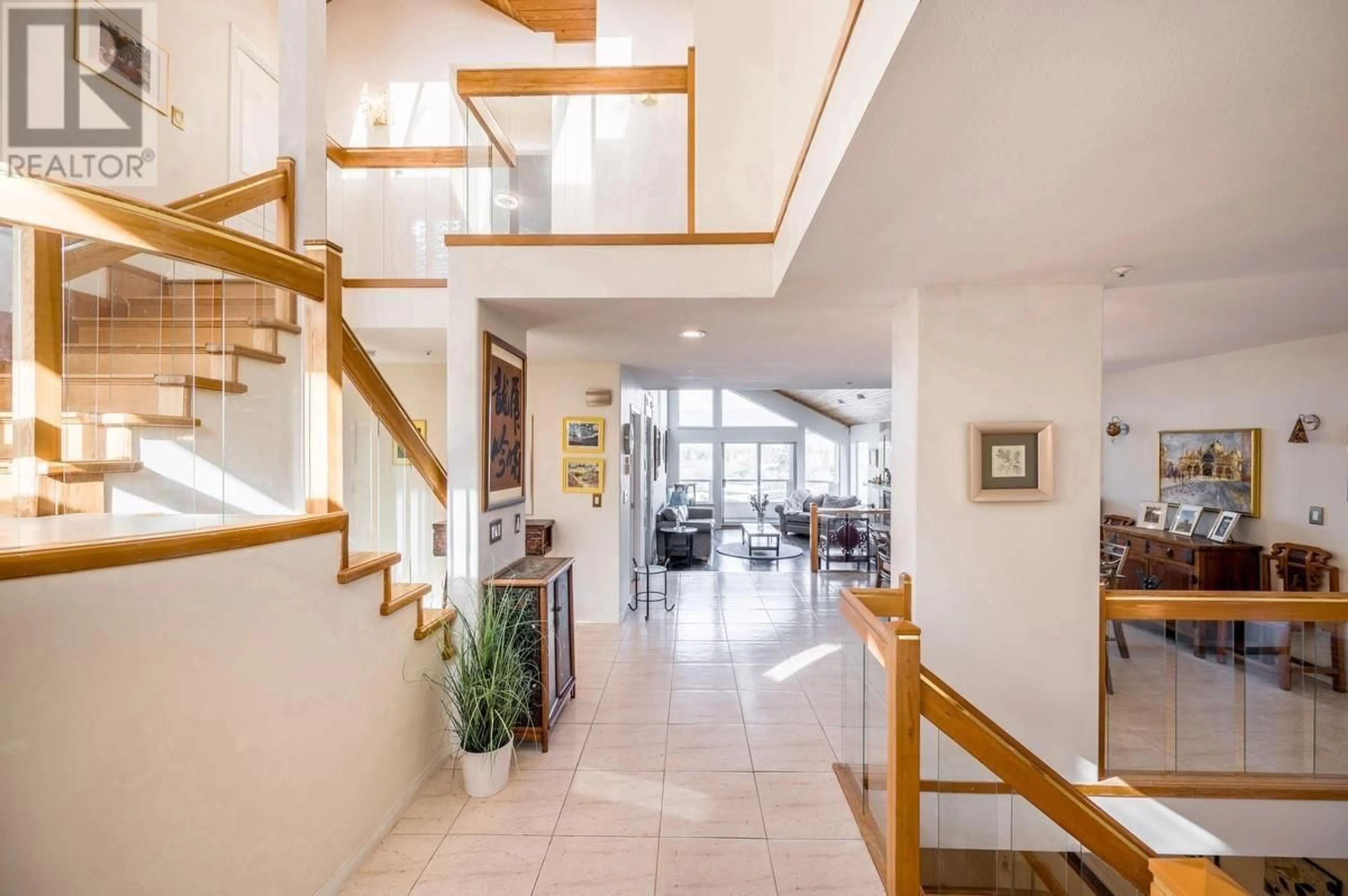 Indoor foyer for 4628 PUGET DRIVE, Vancouver British Columbia V6L2V8