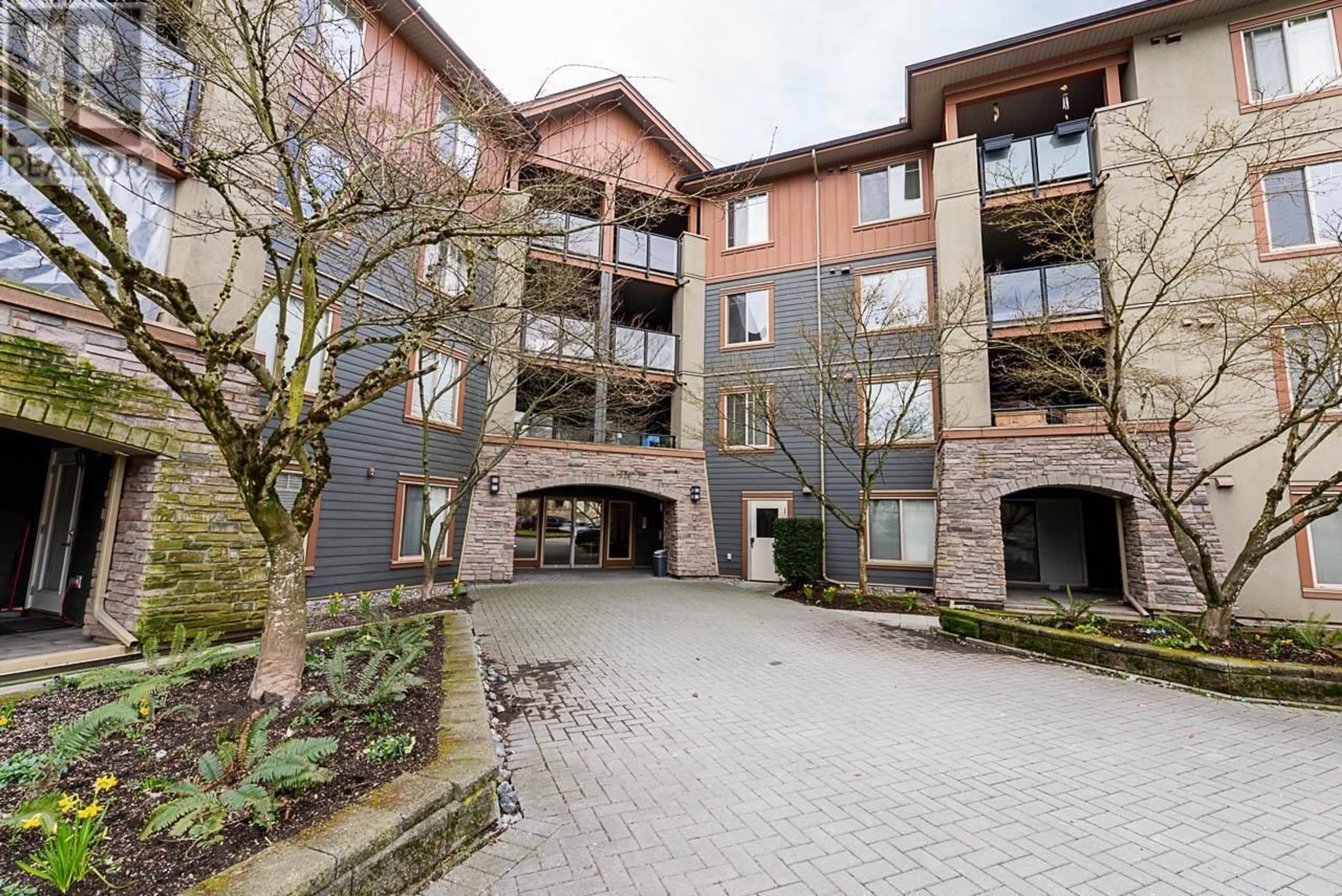 Patio, building for 2219 244 SHERBROOKE STREET, New Westminster British Columbia V3L0A3