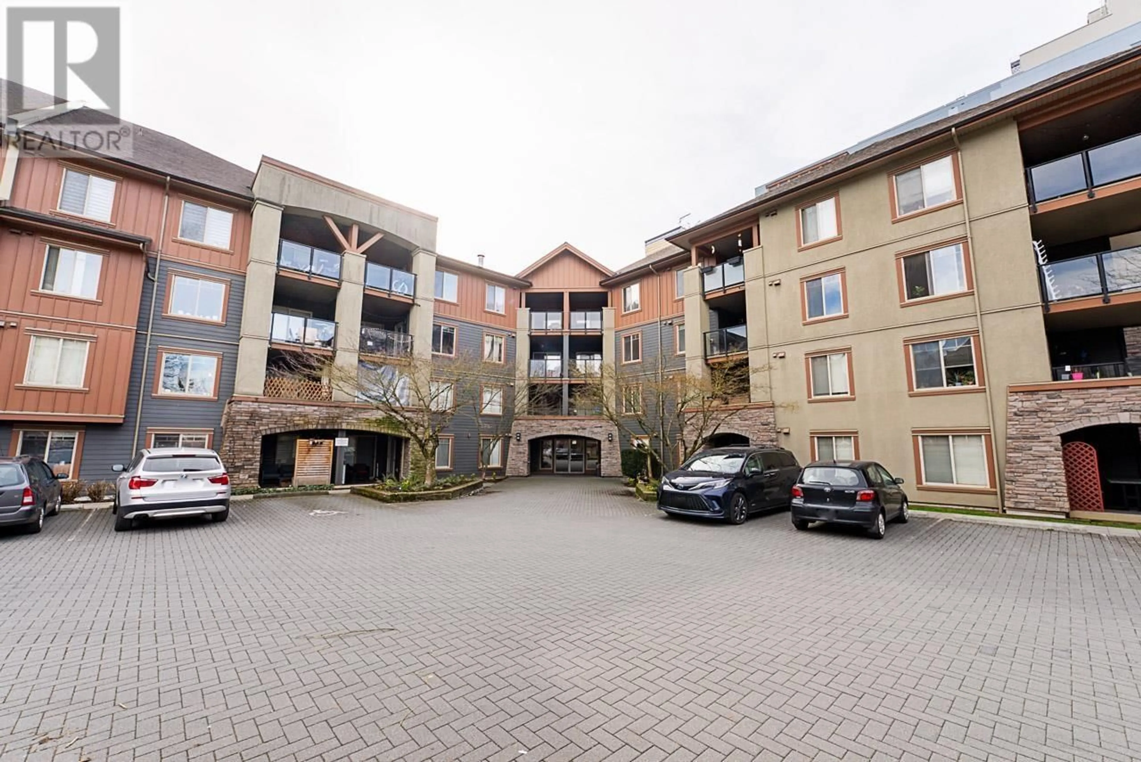 A pic from outside/outdoor area/front of a property/back of a property/a pic from drone, building for 2219 244 SHERBROOKE STREET, New Westminster British Columbia V3L0A3