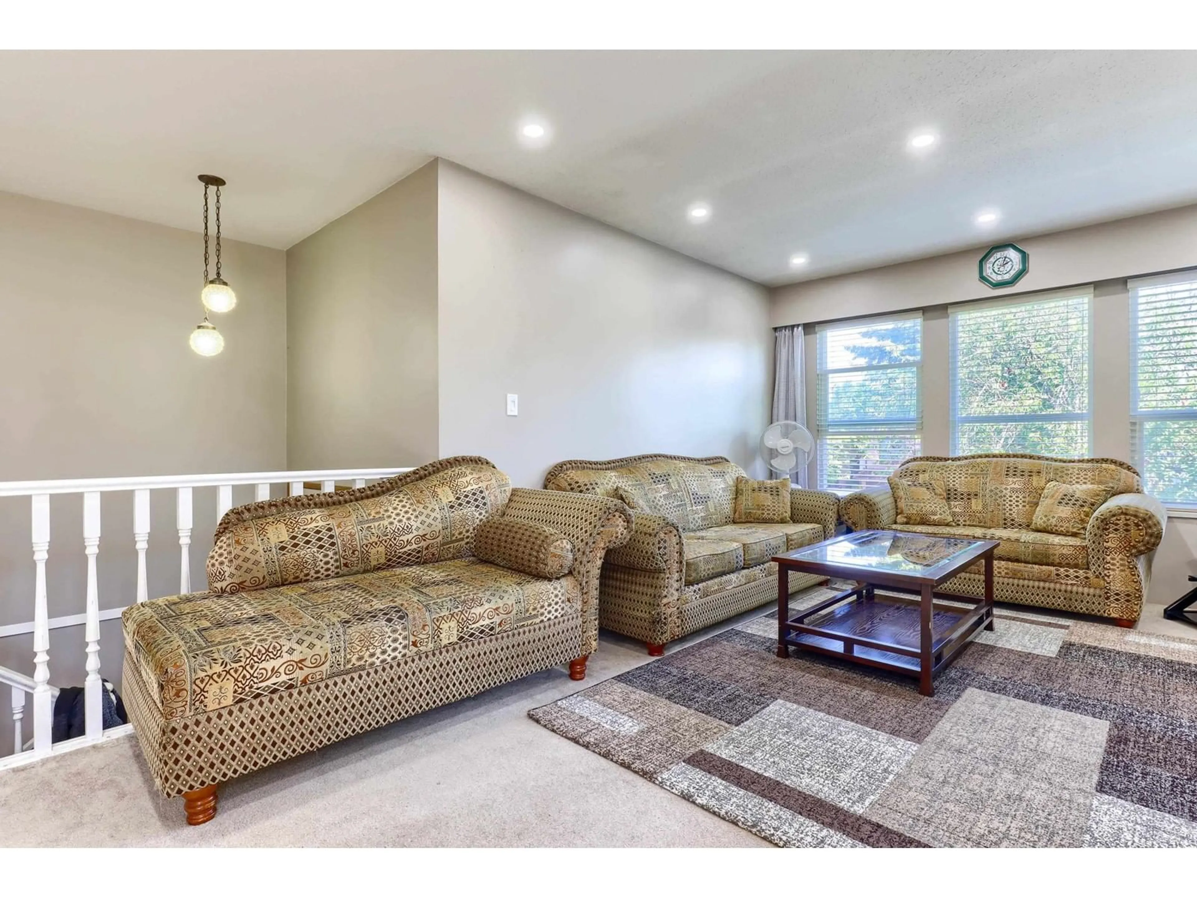 Living room with furniture, unknown for 6591 130A, Surrey British Columbia V3W8P5