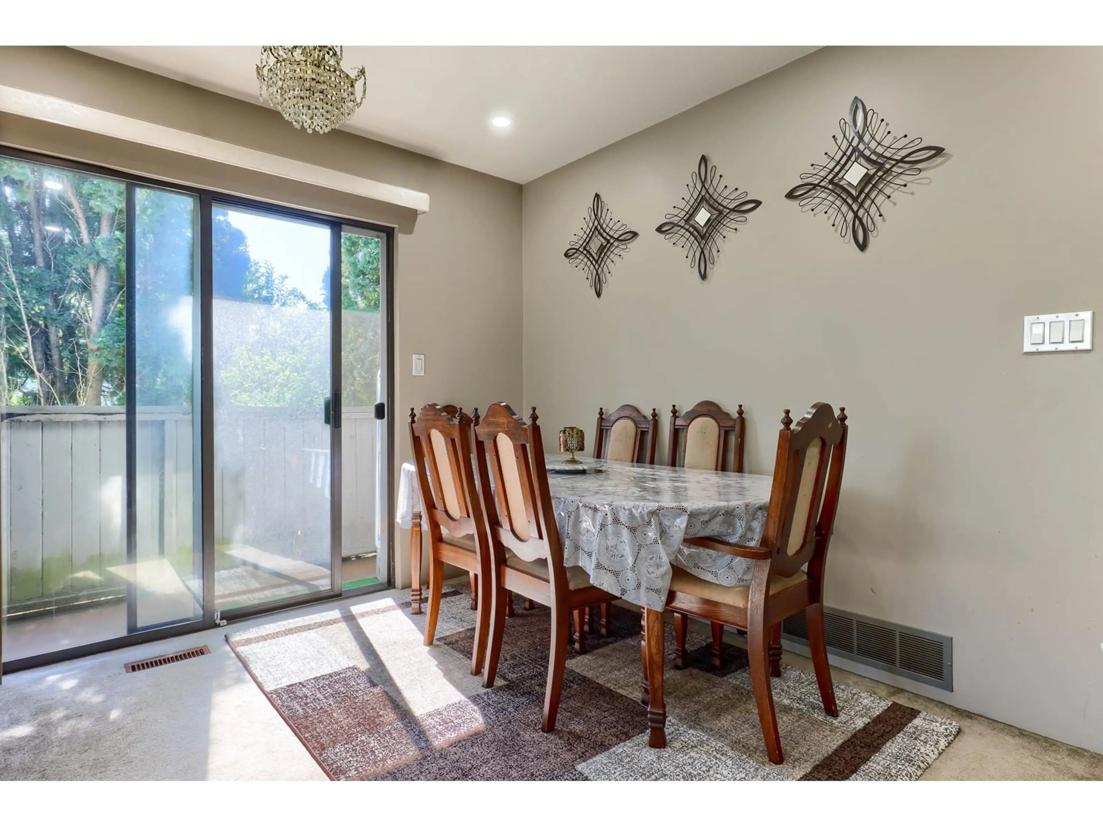 Dining room, ceramic/tile floor for 6591 130A, Surrey British Columbia V3W8P5