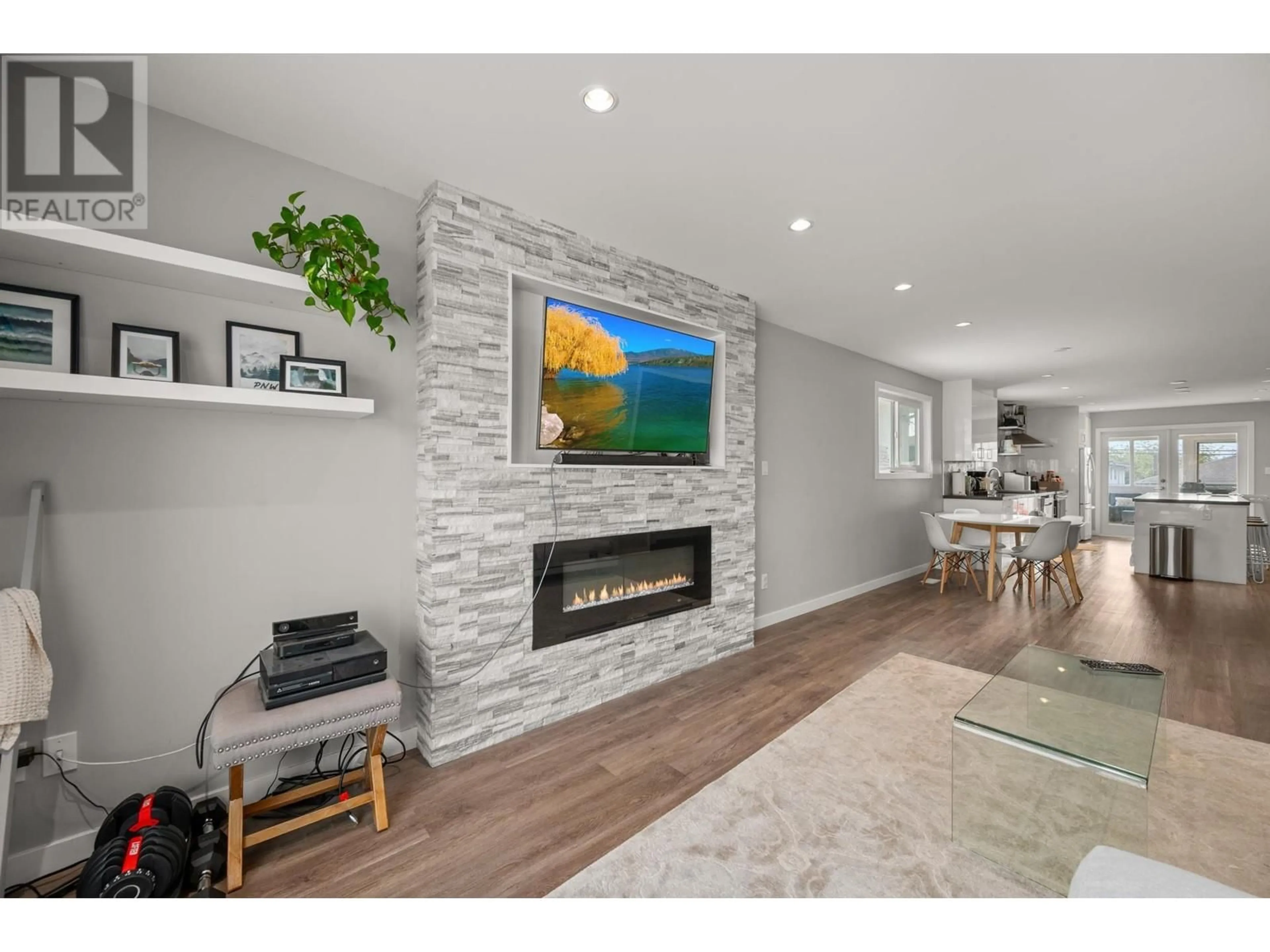 Home theater for 3160 6TH AVENUE, Vancouver British Columbia V5M1S5
