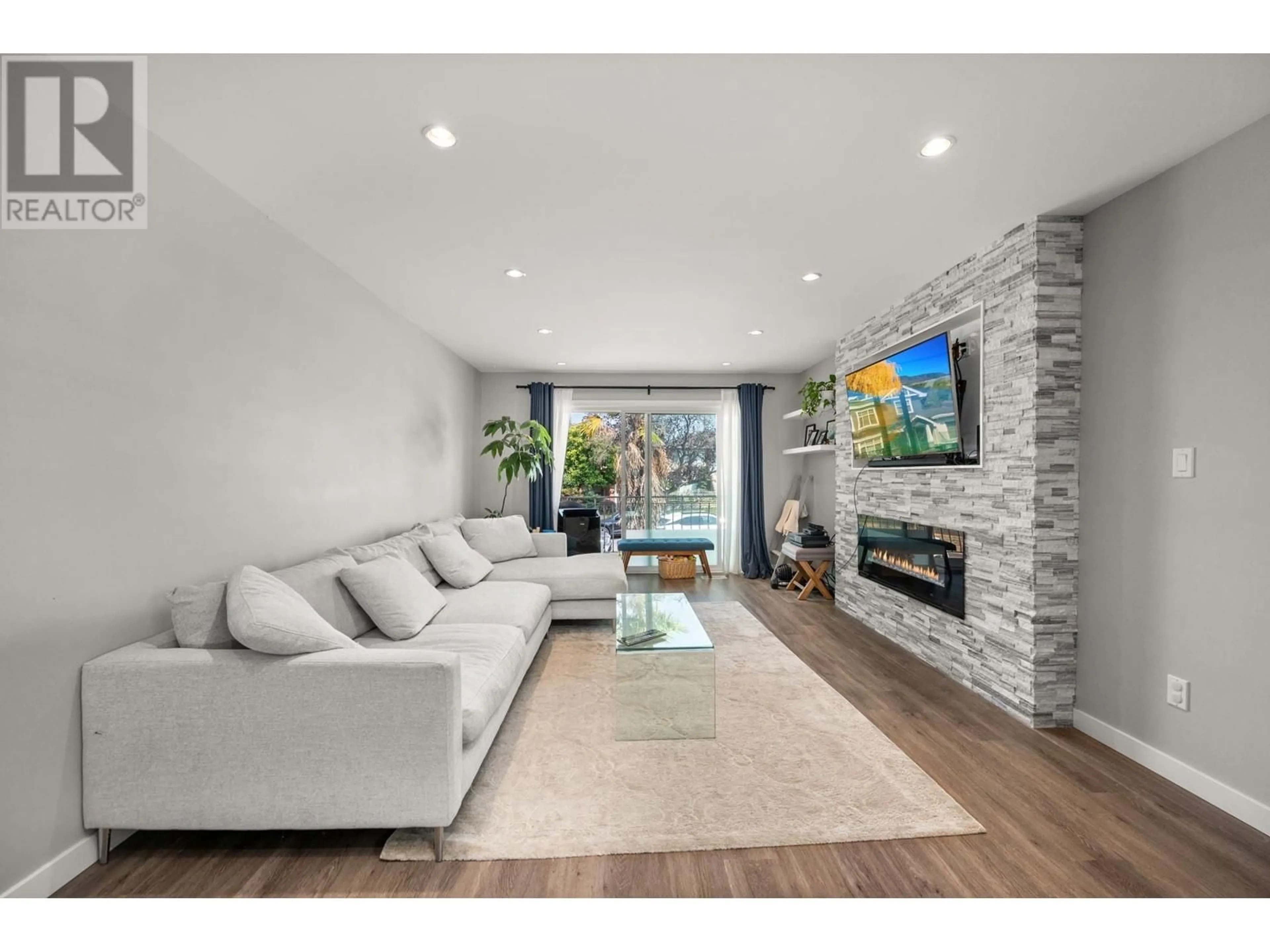 Living room with furniture, unknown for 3160 6TH AVENUE, Vancouver British Columbia V5M1S5