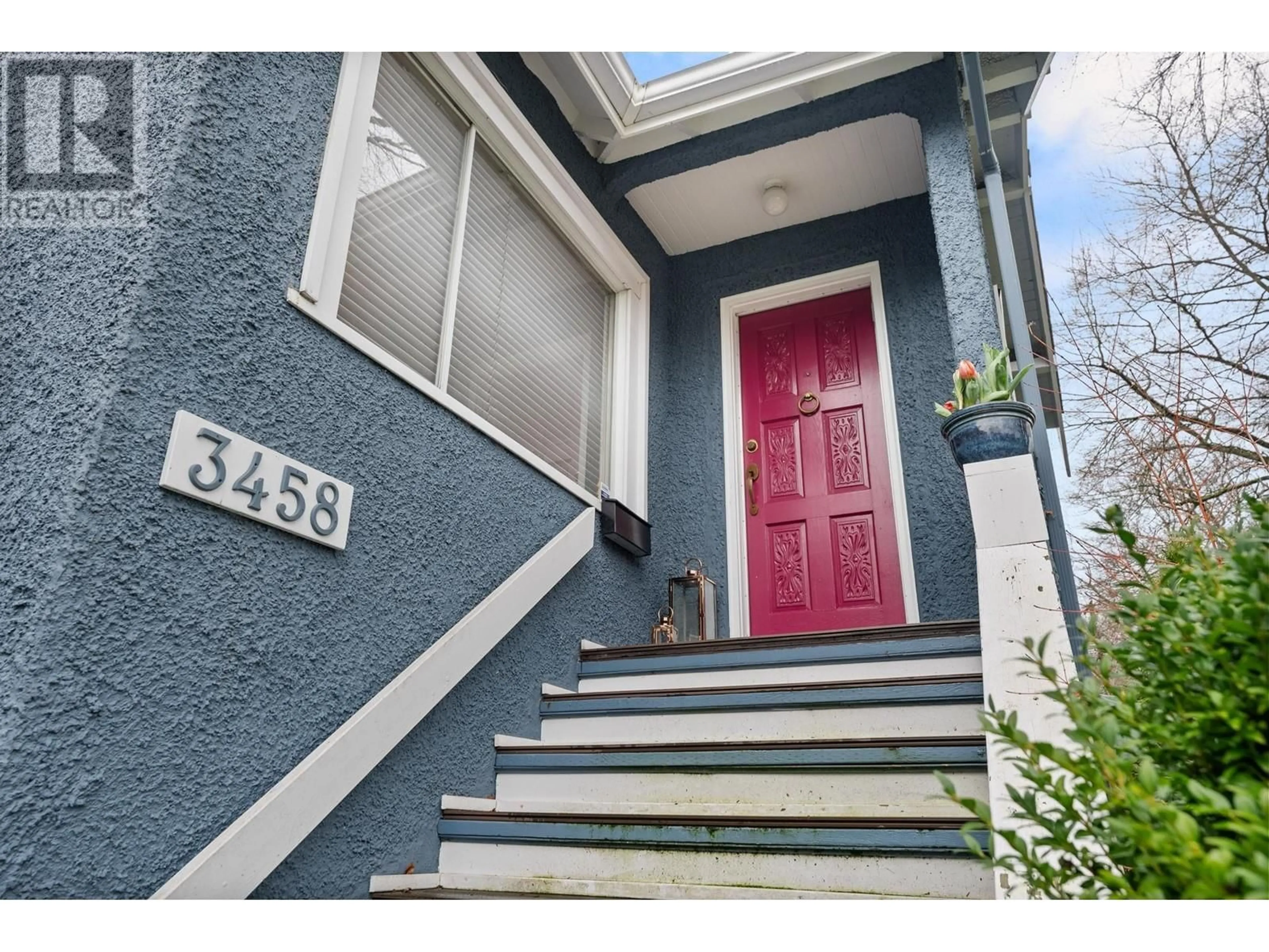 Indoor entryway for 3458 W 13TH AVENUE, Vancouver British Columbia V6R2S1