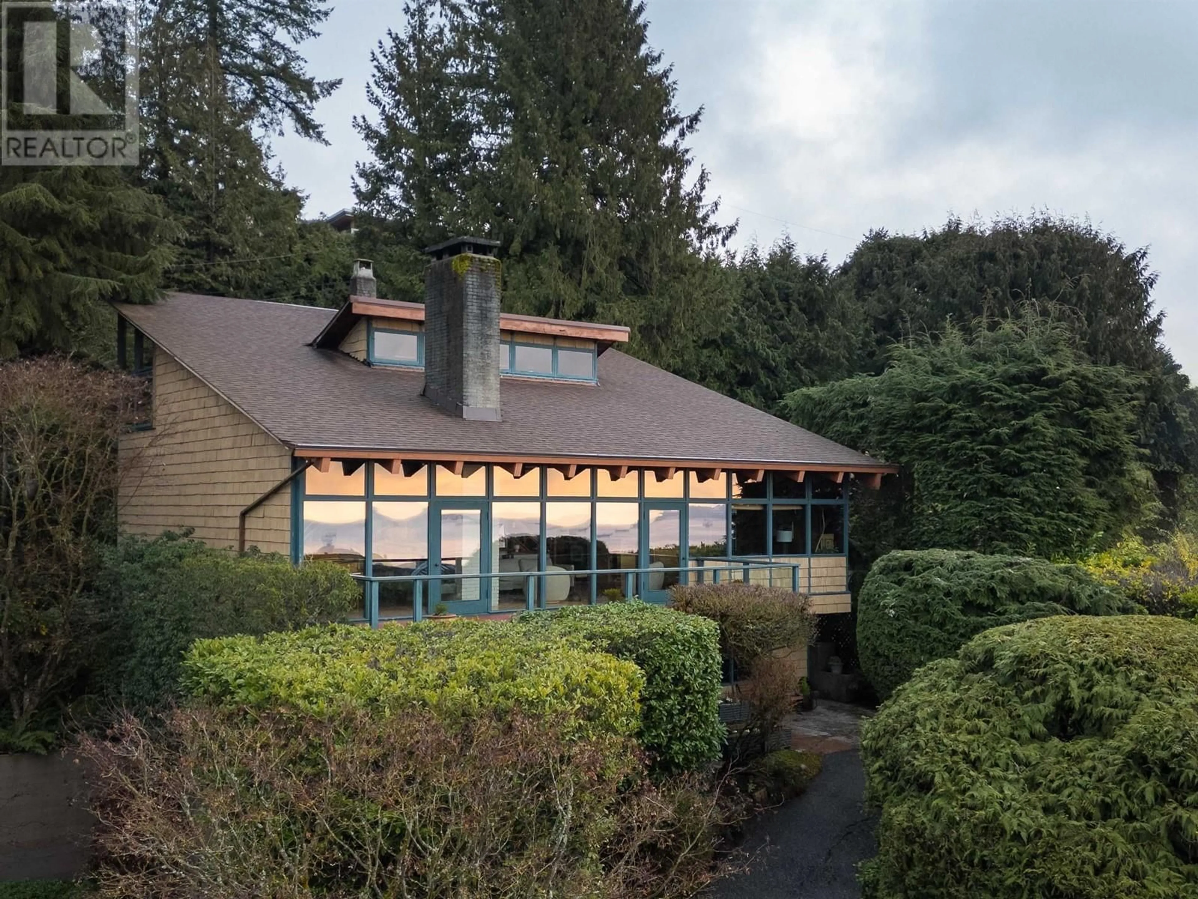 A pic from outside/outdoor area/front of a property/back of a property/a pic from drone, mountain view for 1015 AUBENEAU CRESCENT, West Vancouver British Columbia V7T1T4