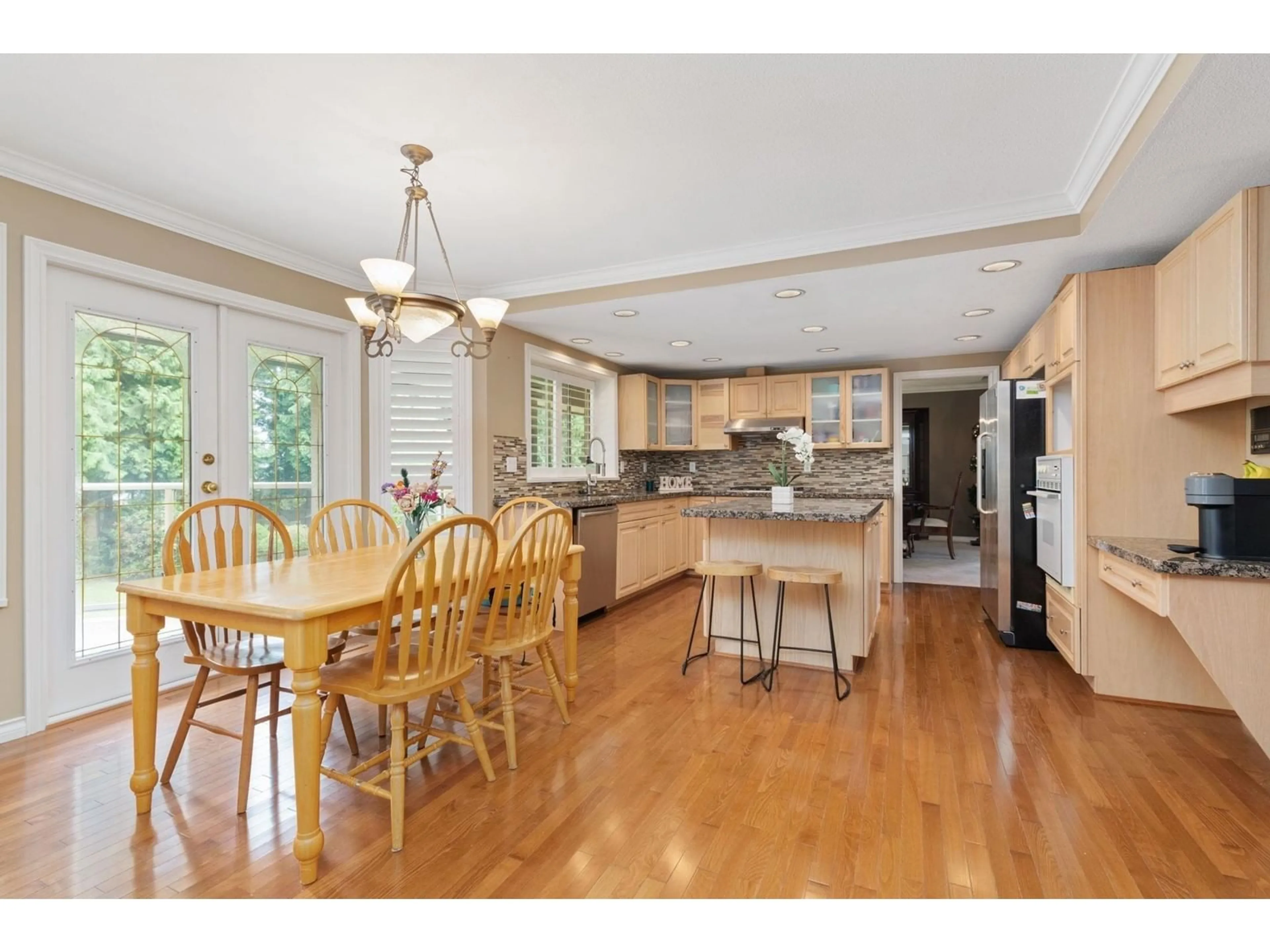 Open concept kitchen, wood/laminate floor for 12090 57, Surrey British Columbia V3X2S4