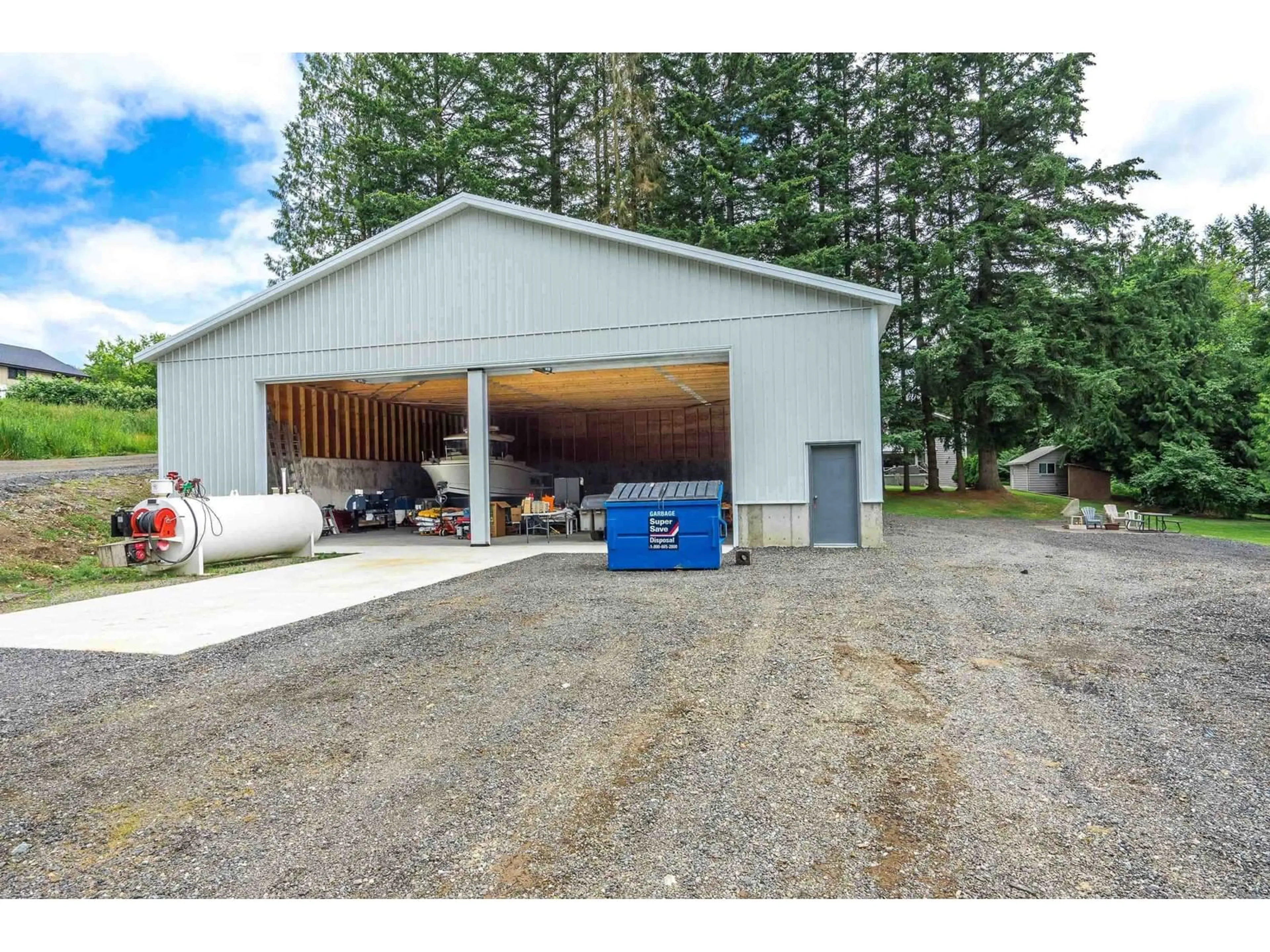 A pic from outside/outdoor area/front of a property/back of a property/a pic from drone, unknown for 1265 235, Langley British Columbia V2Z2Y4
