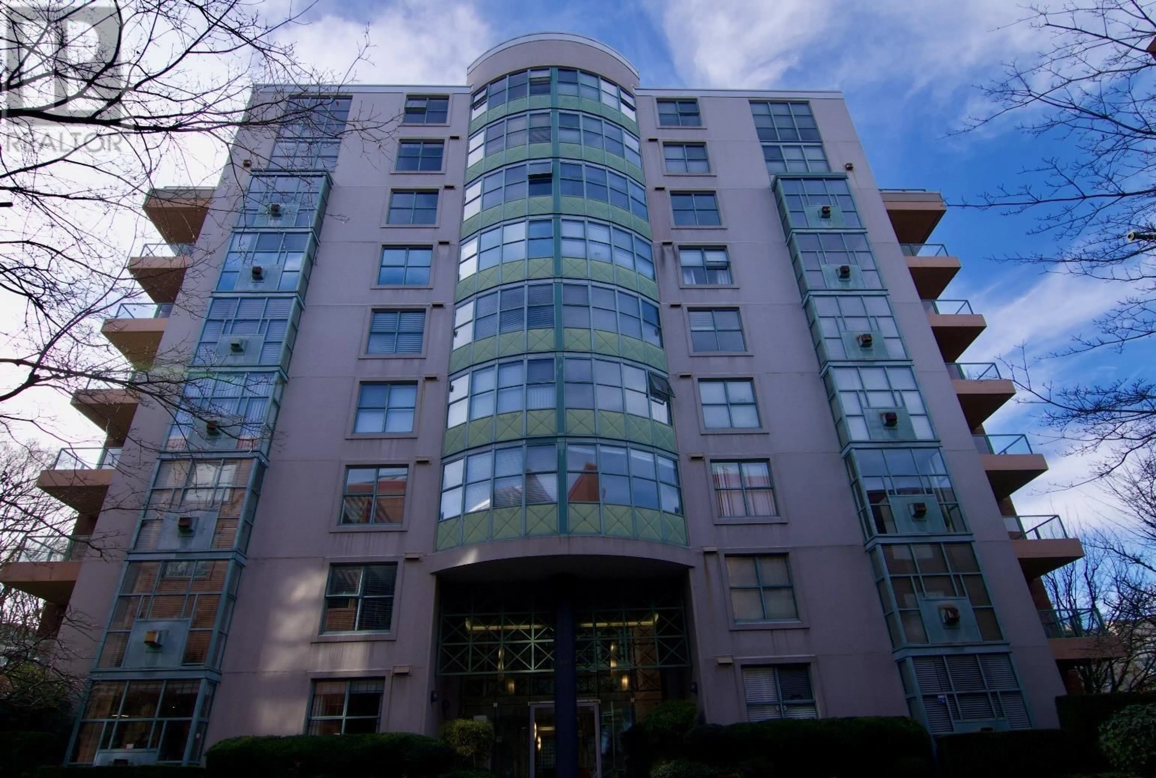 Indoor foyer for 101 3055 CAMBIE STREET, Vancouver British Columbia V5Z4N2