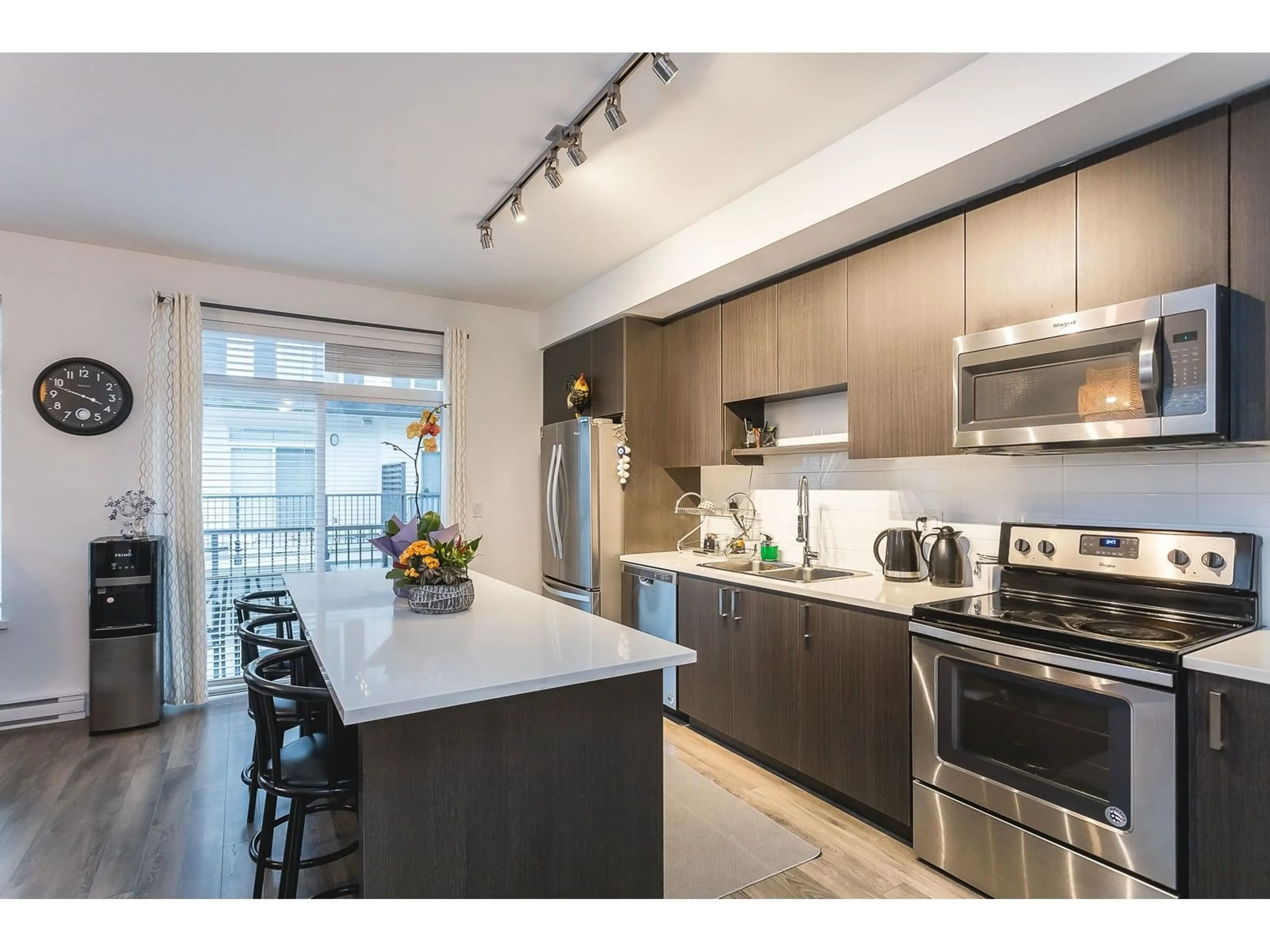 Open concept kitchen, unknown for 1 10433 158 STREET, Surrey British Columbia V4N6S3