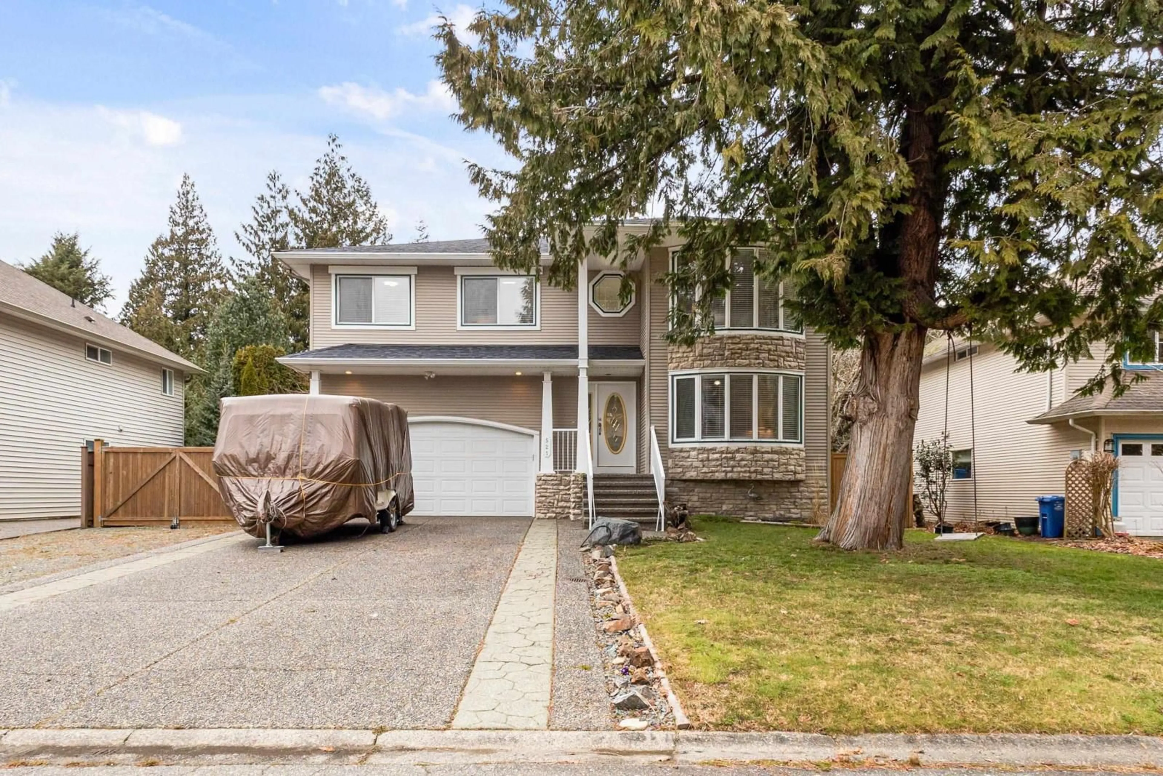 Home with vinyl exterior material, street for 521 DRIFTWOOD AVENUE|Harrison Hot Spring, Harrison Hot Springs British Columbia V0M1K0