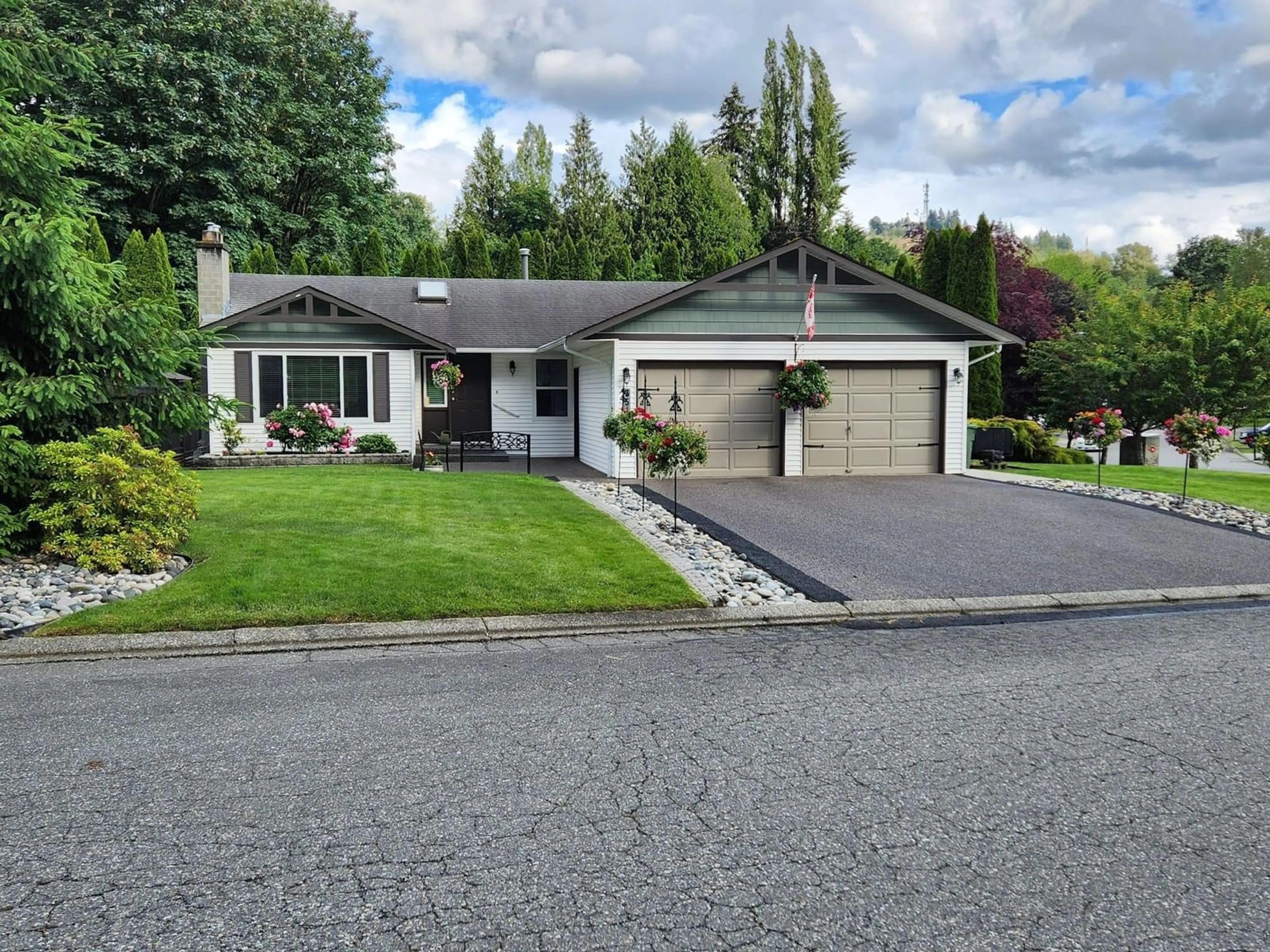 Home with vinyl exterior material, street for 35168 SKEENA, Abbotsford British Columbia V2S7H5