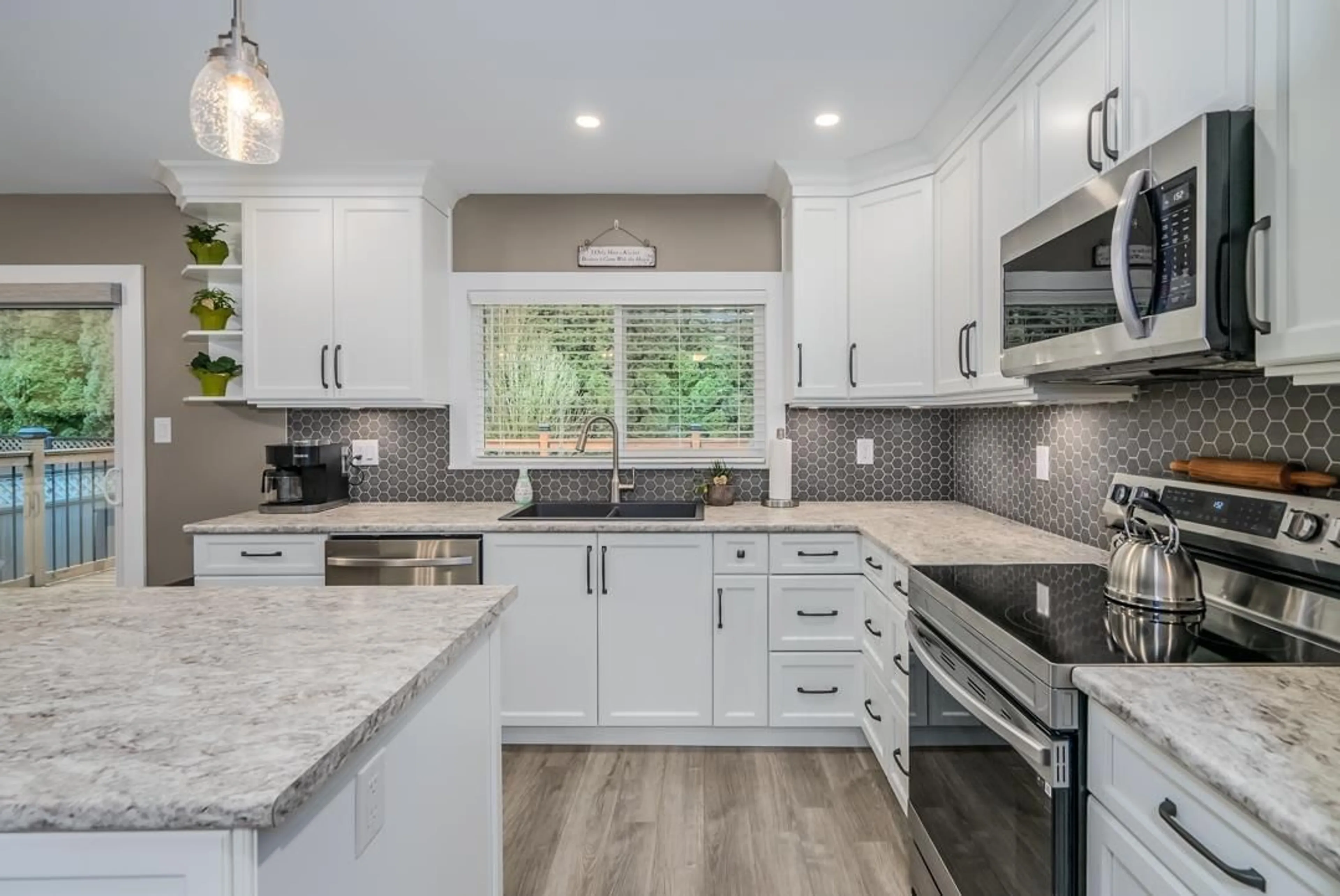 Open concept kitchen, ceramic/tile floor for 35168 SKEENA, Abbotsford British Columbia V2S7H5