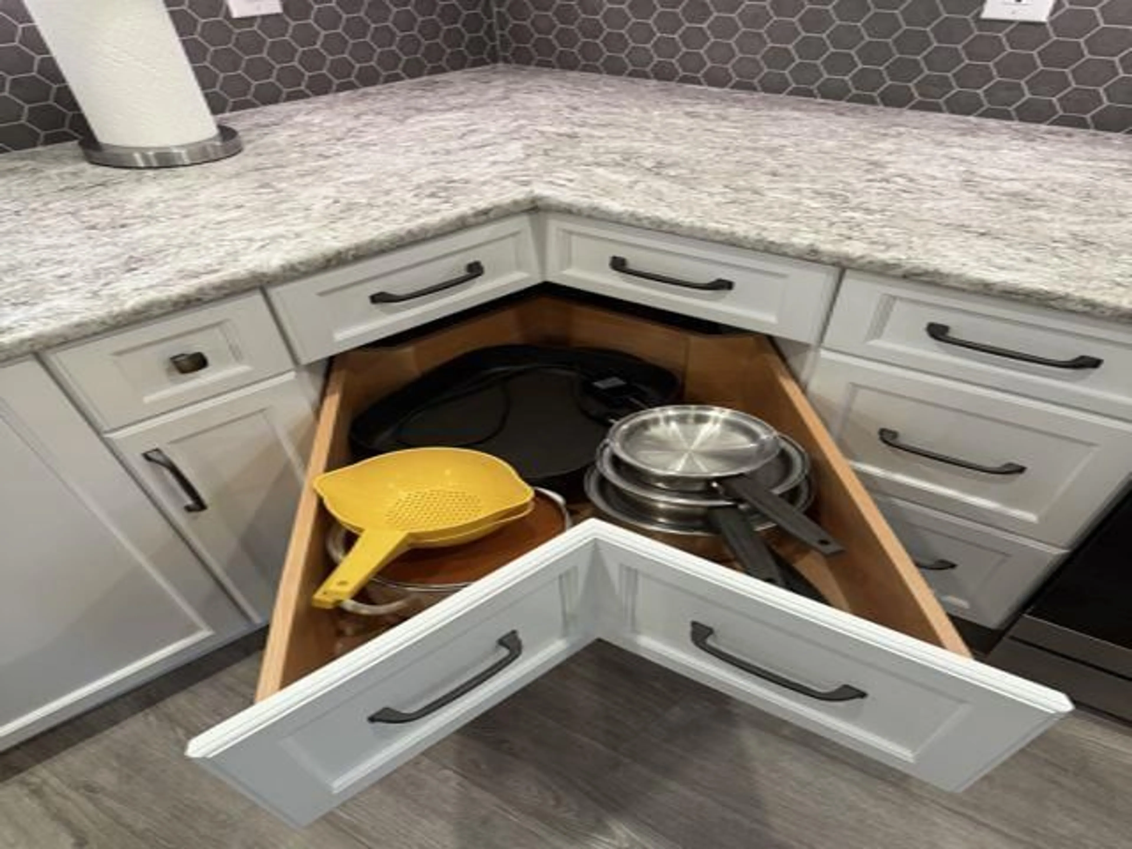 Contemporary kitchen, unknown for 35168 SKEENA, Abbotsford British Columbia V2S7H5