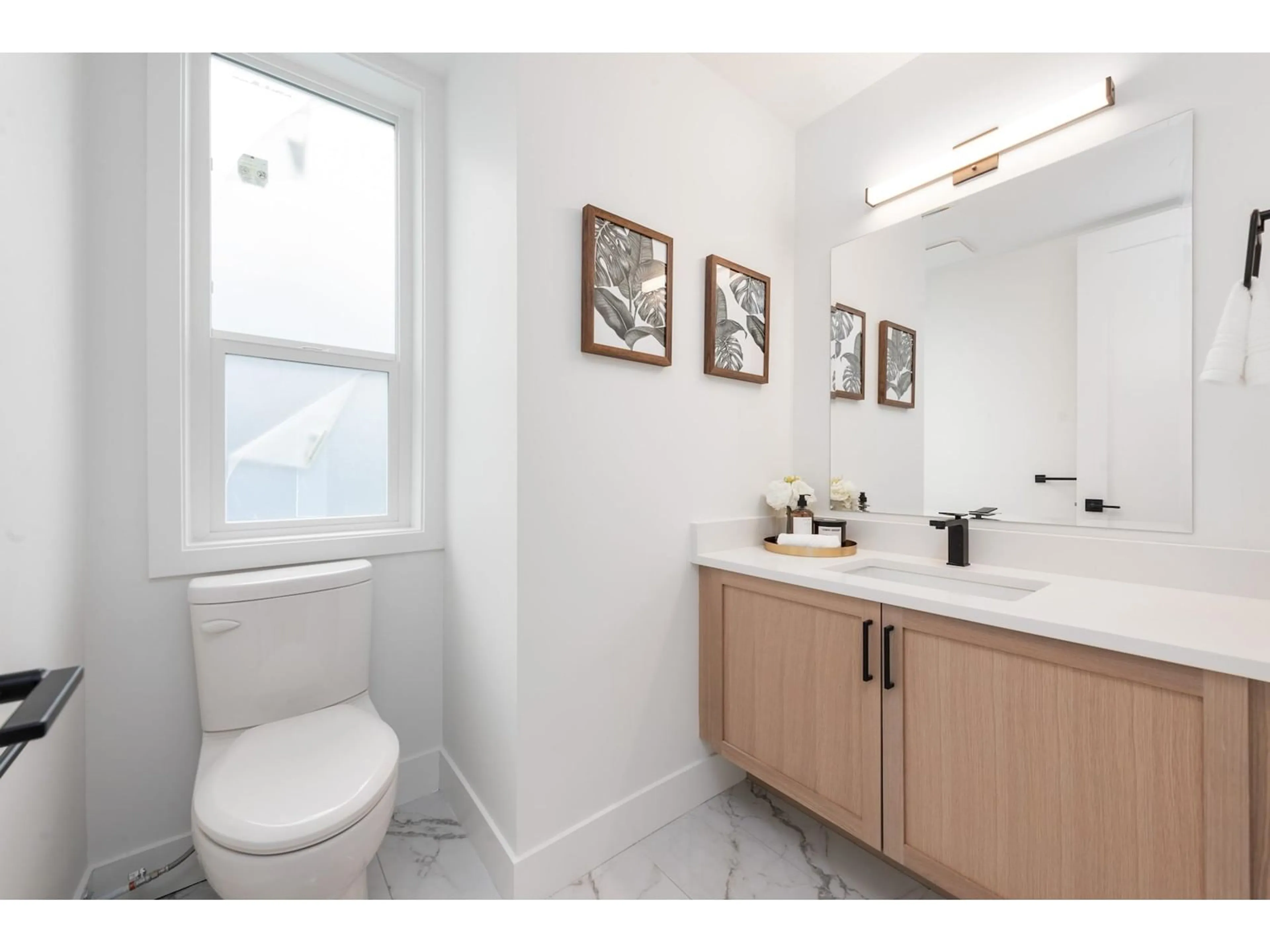 Standard bathroom, ceramic/tile floor for 45 20763 76 AVENUE, Langley British Columbia V2Y3N8