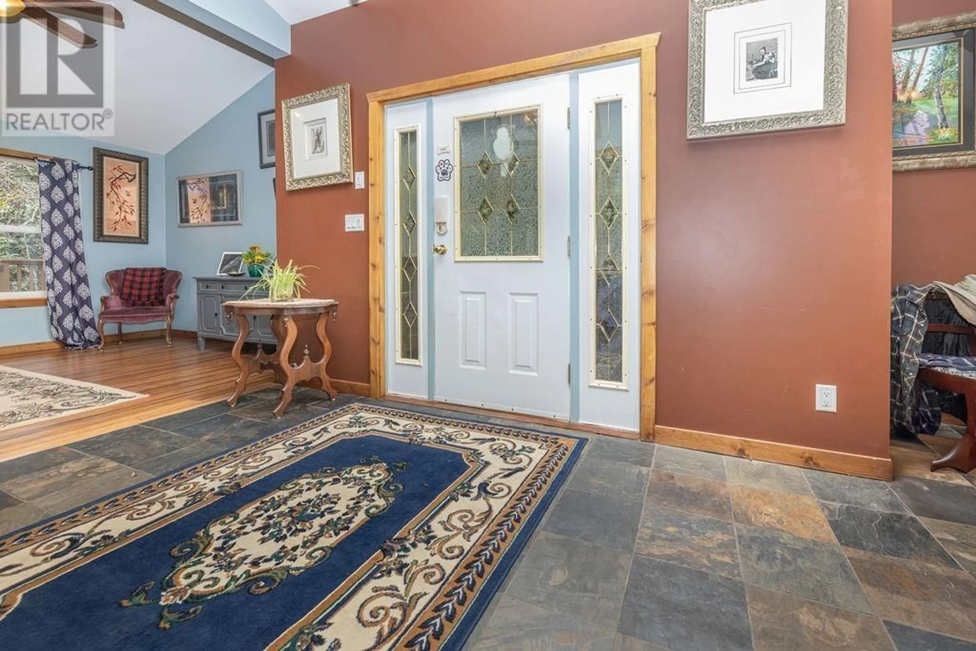 Indoor entryway for 8099 NORTHWOOD ROAD, Halfmoon Bay British Columbia V7Z1A8