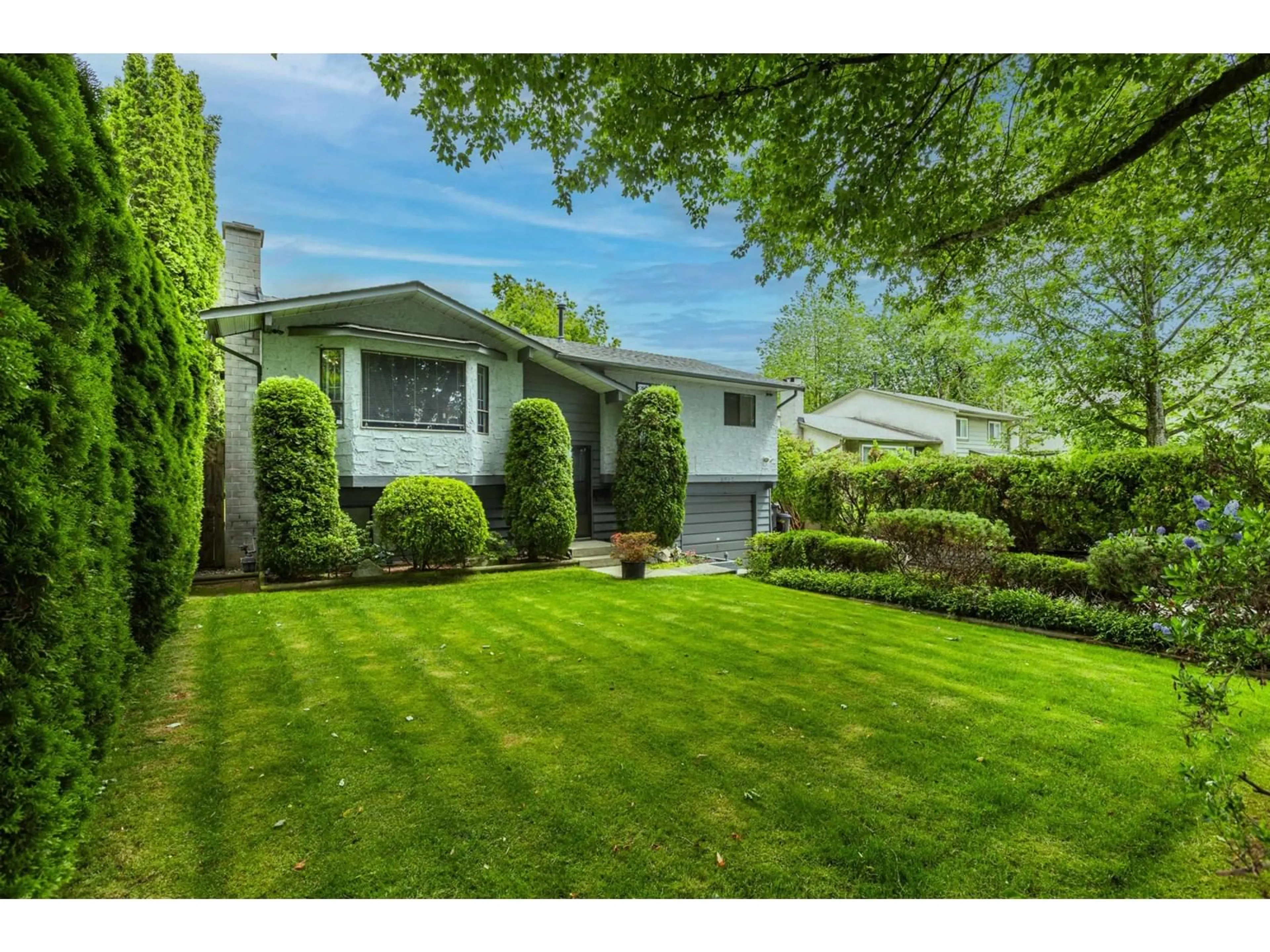 A pic from outside/outdoor area/front of a property/back of a property/a pic from drone, street for 8942 139A, Surrey British Columbia V3V7G5
