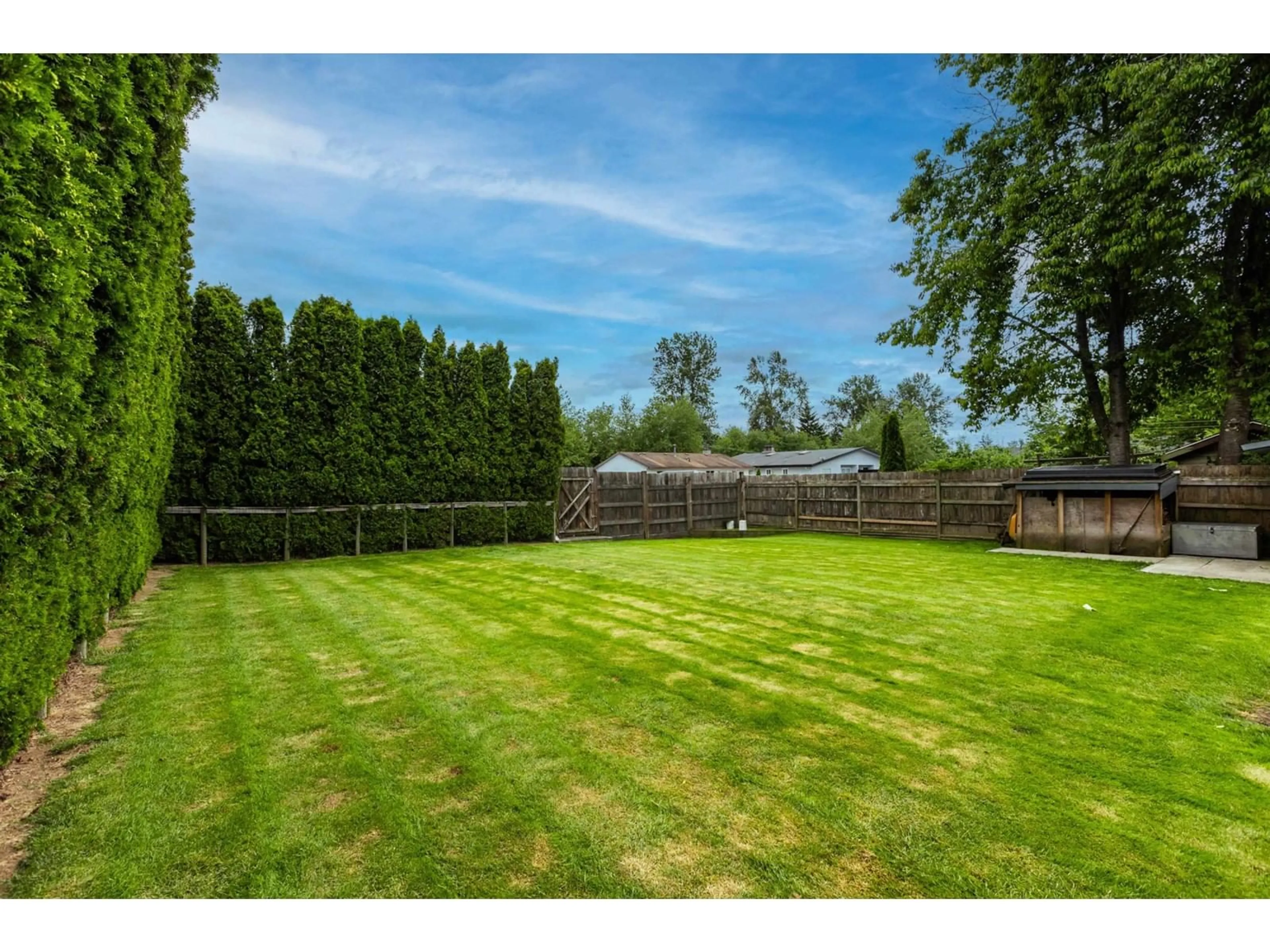 A pic from outside/outdoor area/front of a property/back of a property/a pic from drone, unknown for 8942 139A, Surrey British Columbia V3V7G5