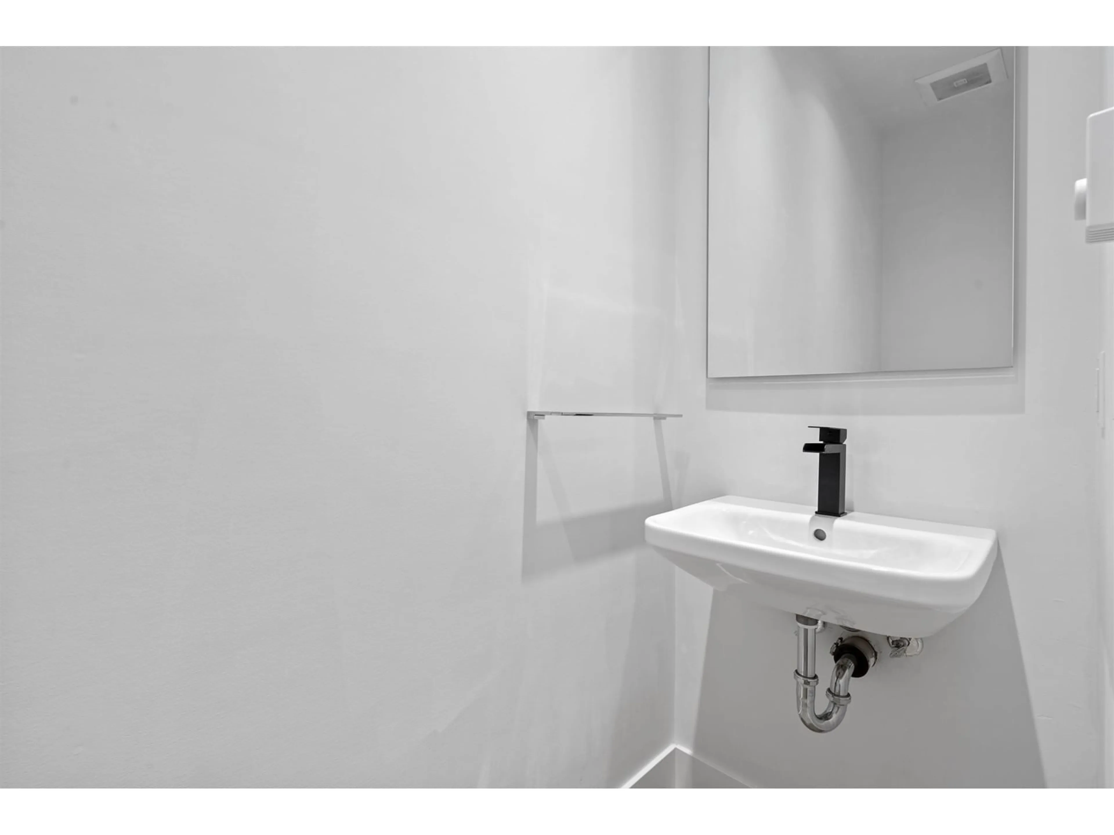 Standard bathroom, unknown for 409 14968 101A AVENUE, Surrey British Columbia V3R0E8